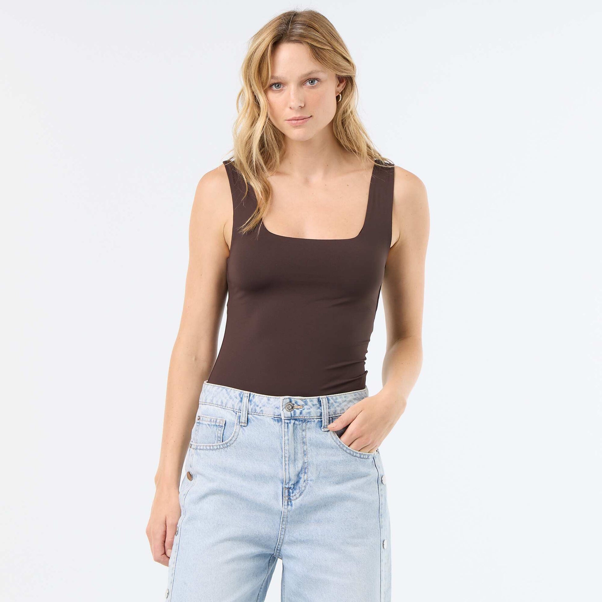 Square-neck stretch t-shirt BROWN