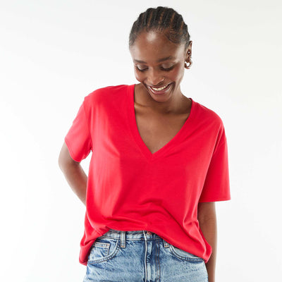 T-shirt with short sleeves and V-neckline RED