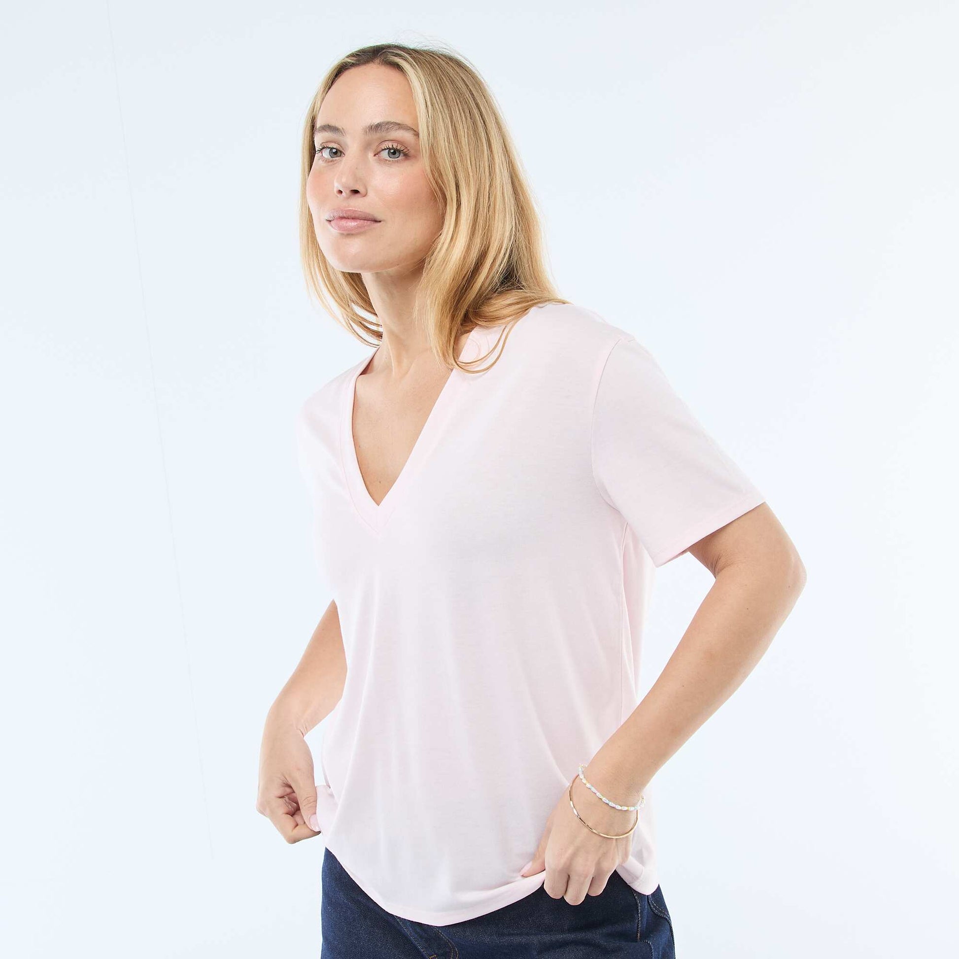 T-shirt with short sleeves and V-neckline PINK