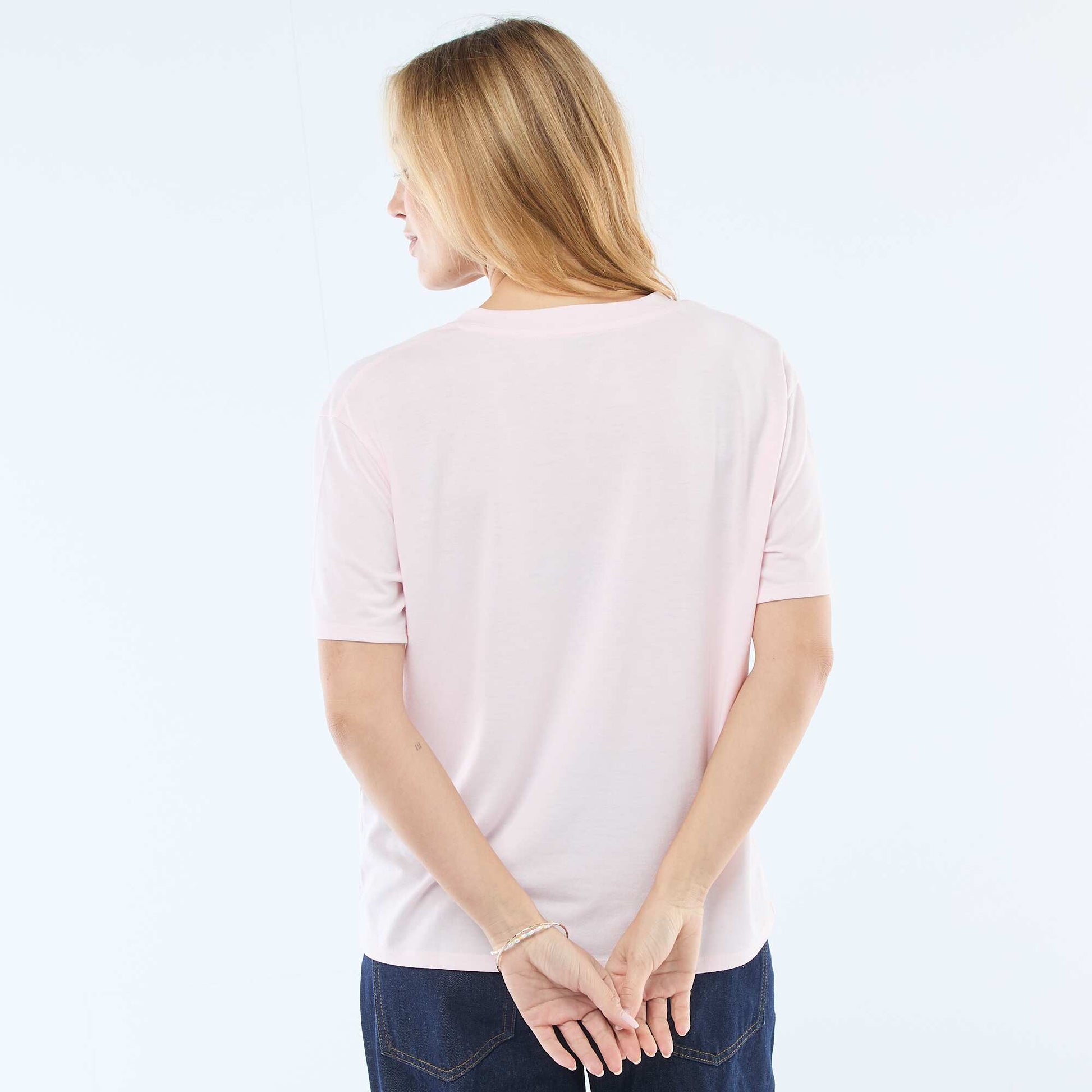T-shirt with short sleeves and V-neckline PINK