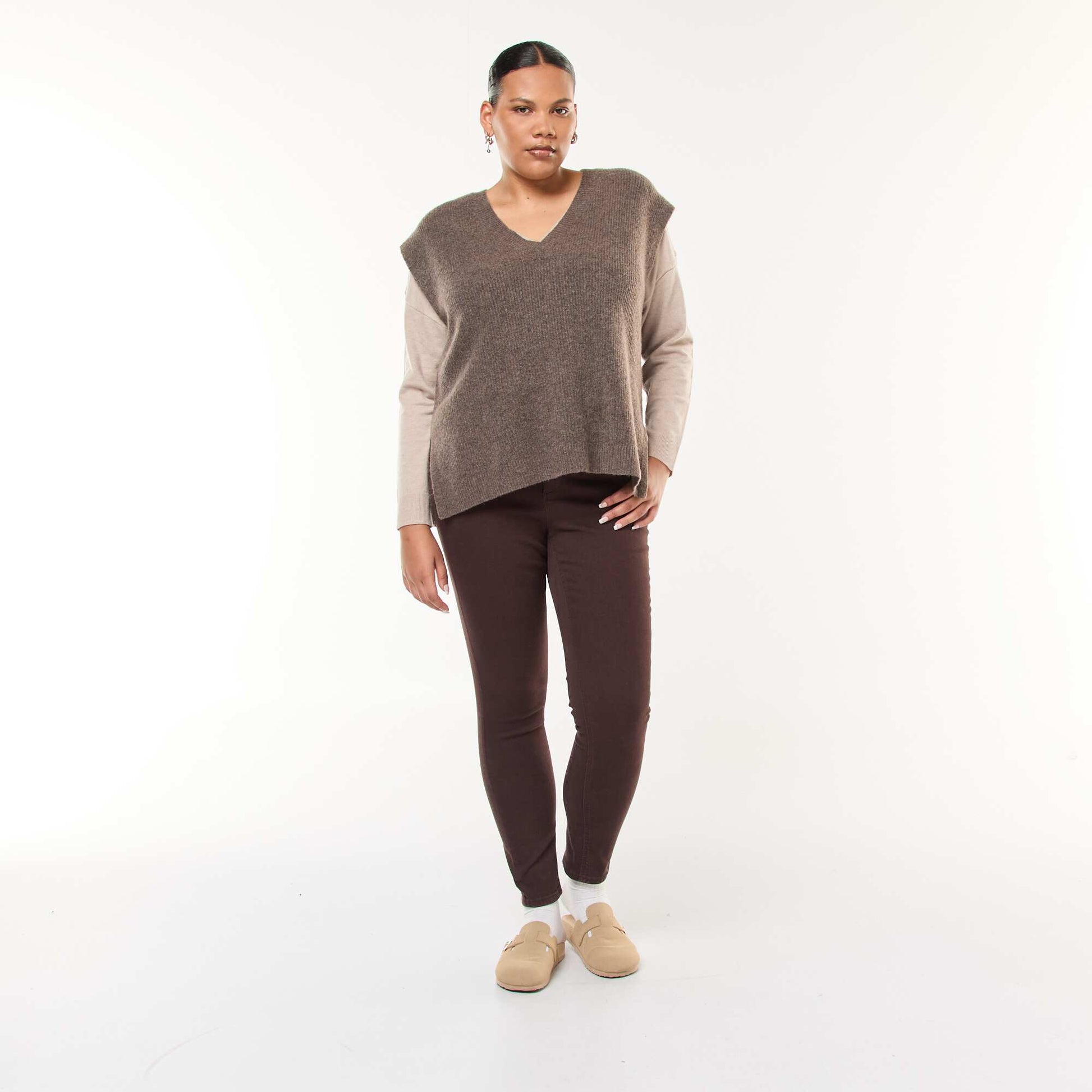 Fine Knit V-Neck Sweater BEIGE