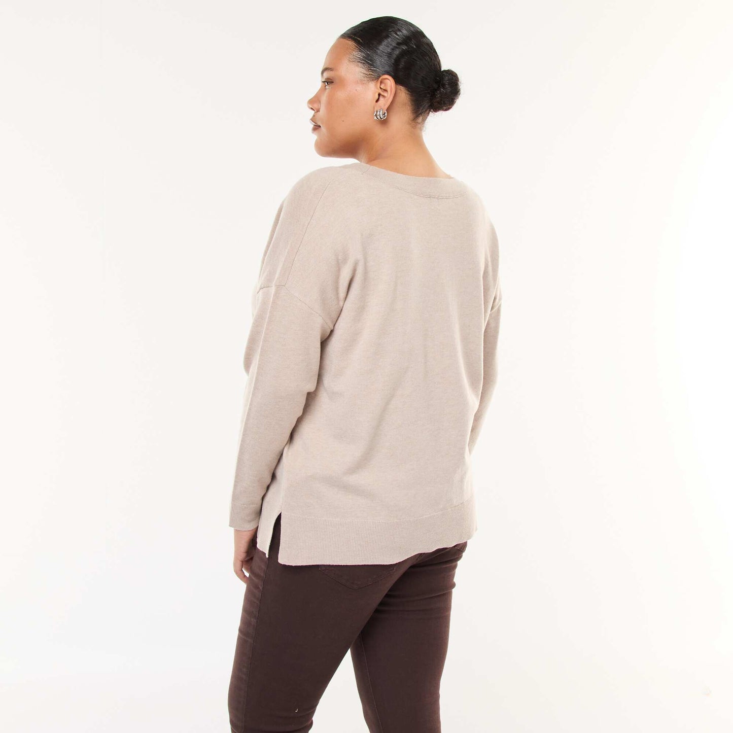 Fine Knit V-Neck Sweater BEIGE