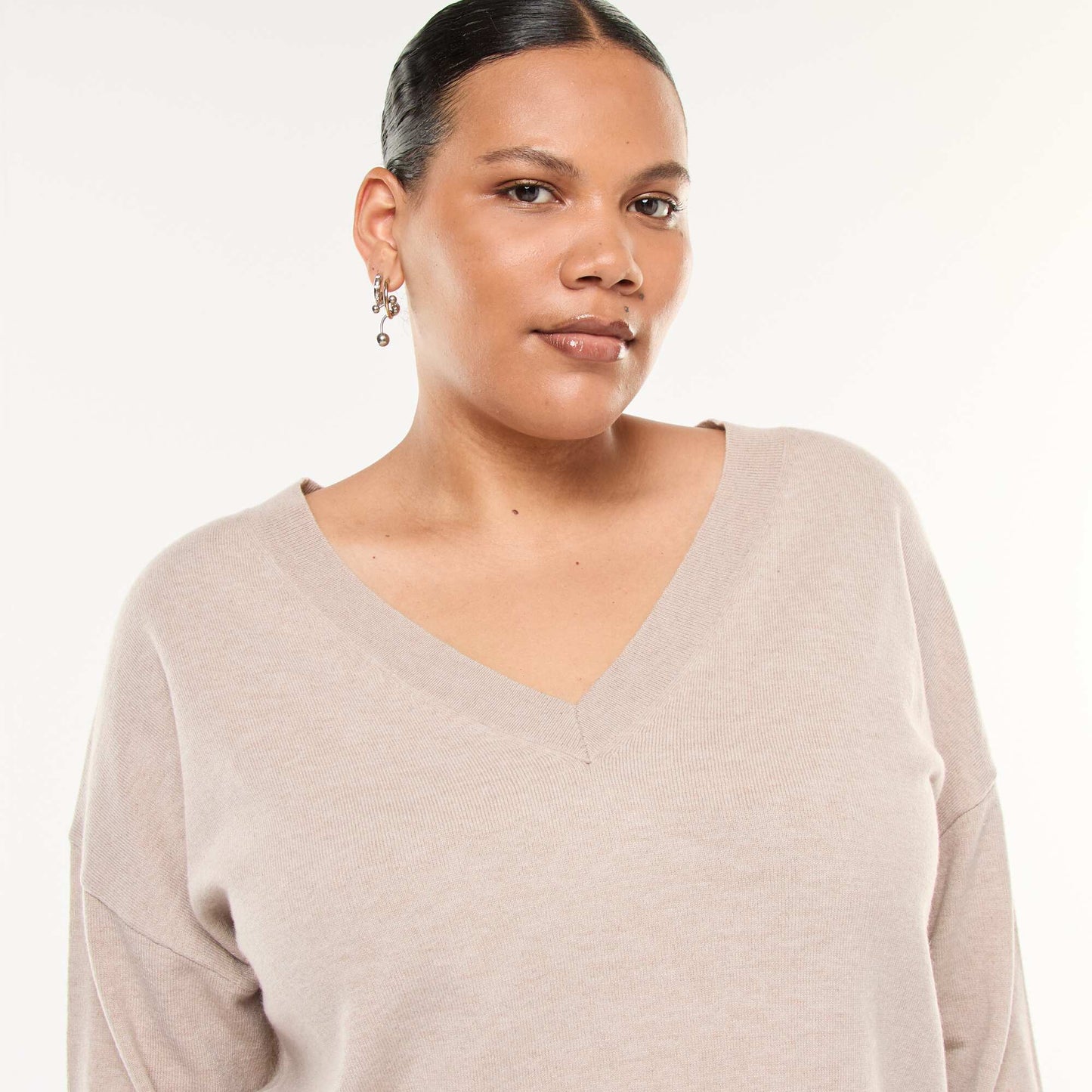 Fine Knit V-Neck Sweater BEIGE