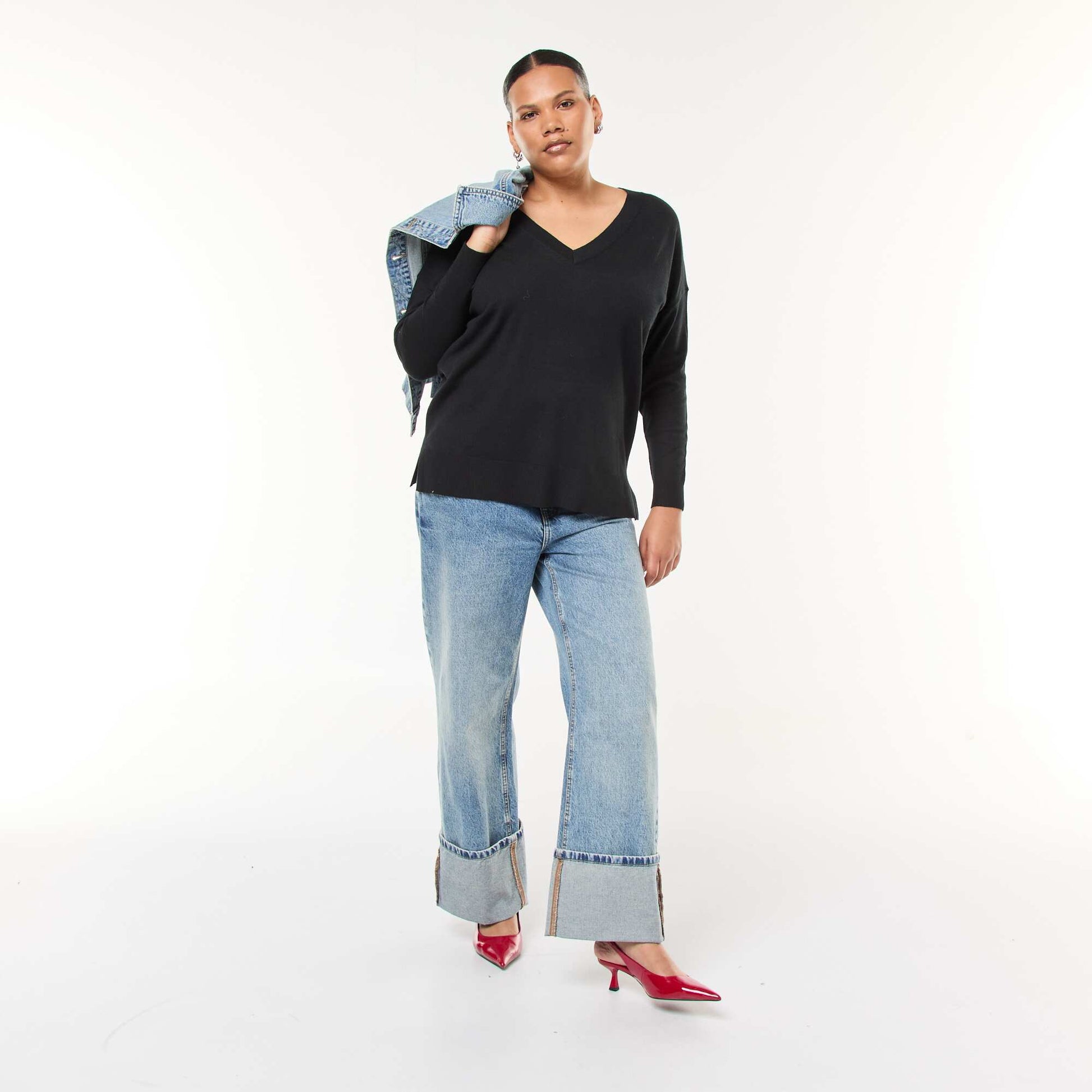 Fine Knit V-Neck Sweater BLACK