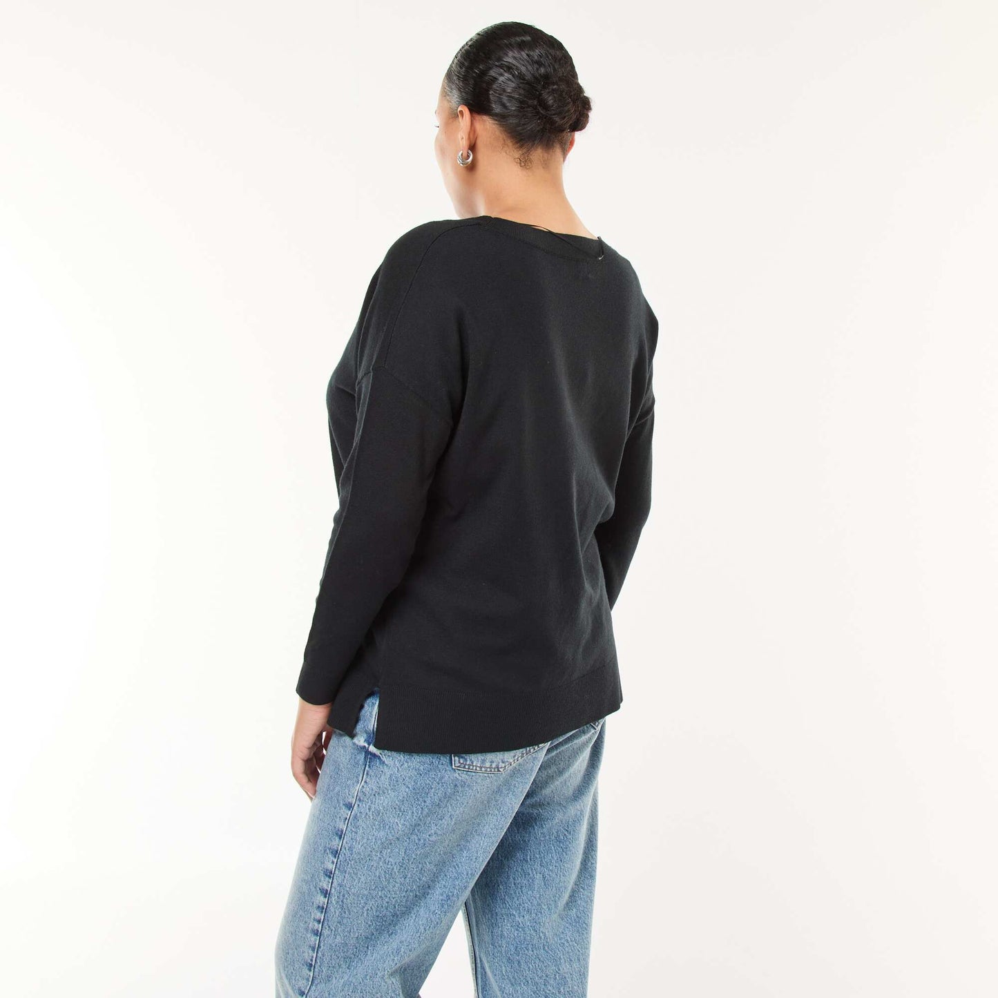 Fine Knit V-Neck Sweater BLACK