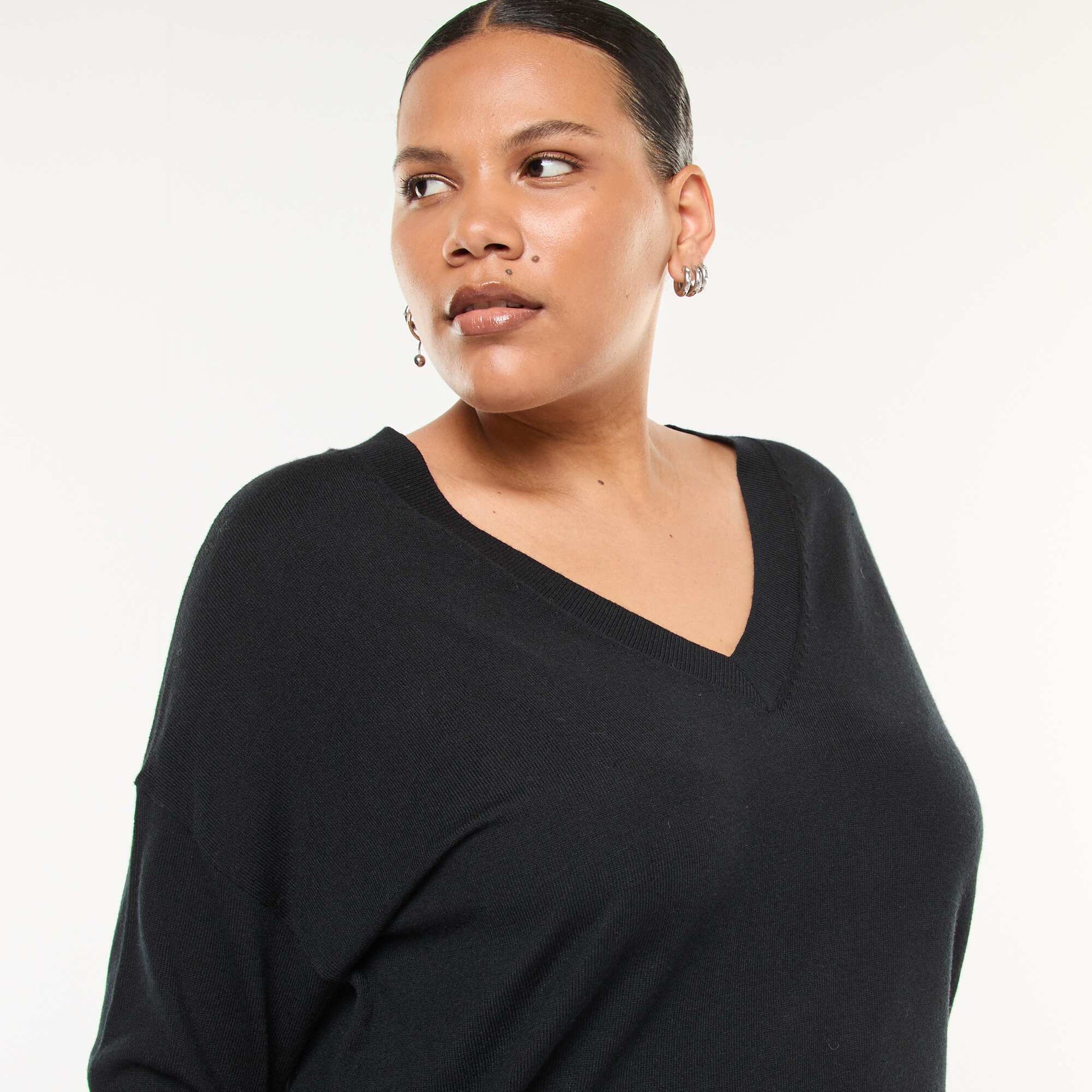 Fine Knit V-Neck Sweater BLACK
