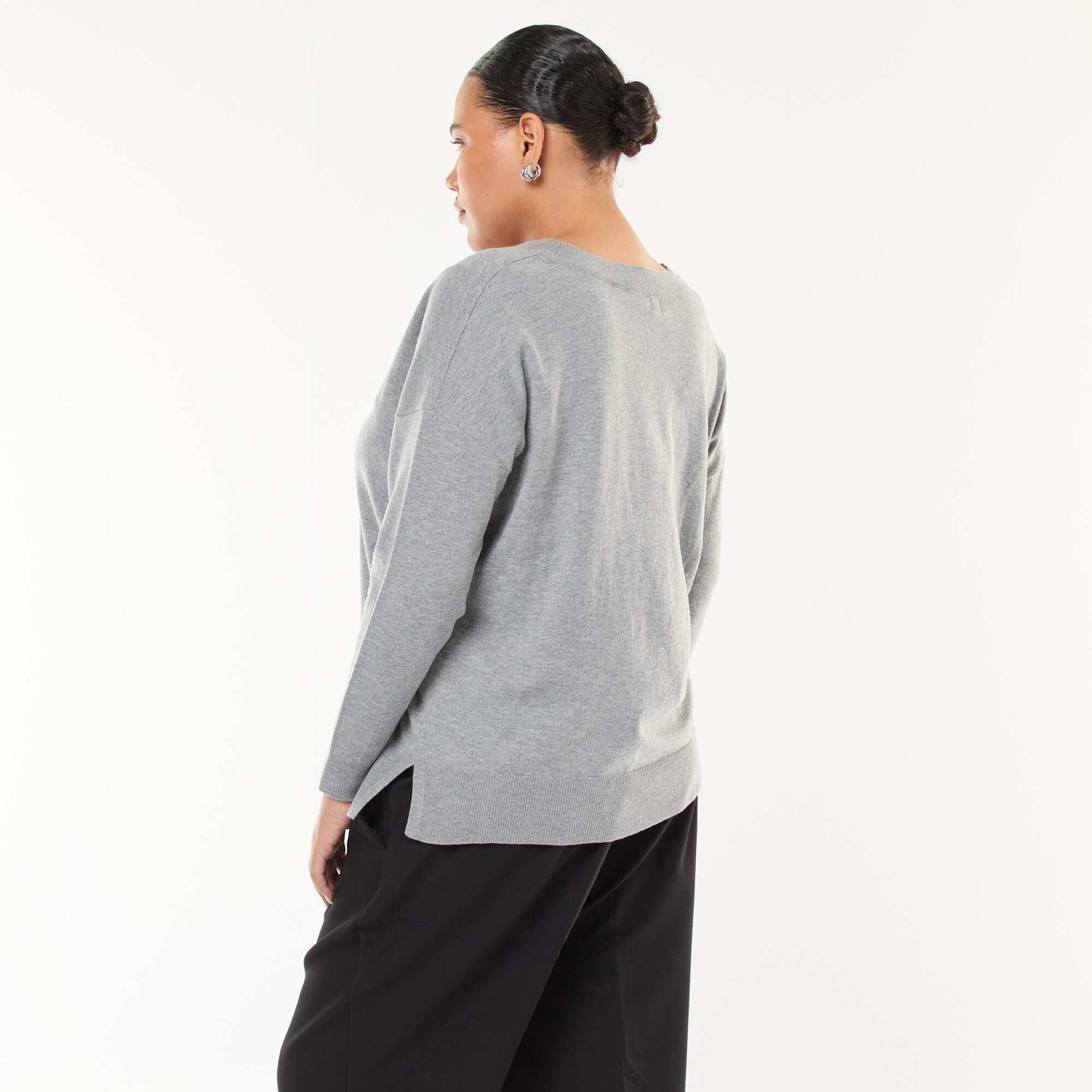 Fine Knit V-Neck Sweater GREY