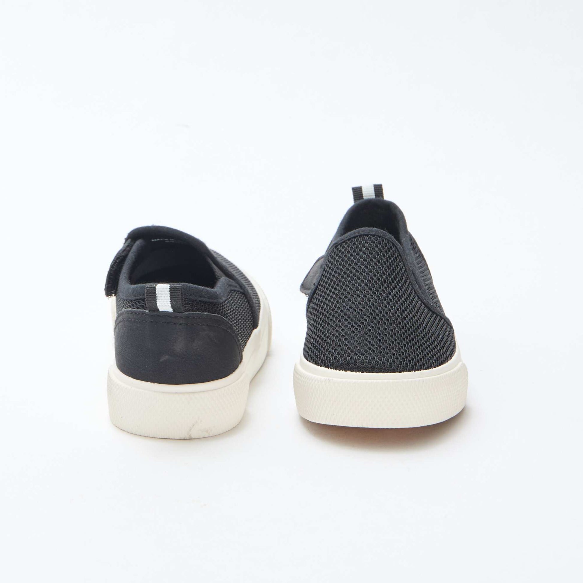 Plain Mesh Slip-On Sneakers BLACK