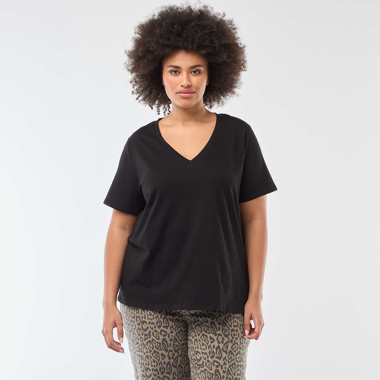 Basic V-neck Short-Sleeve T-shirt BLACK