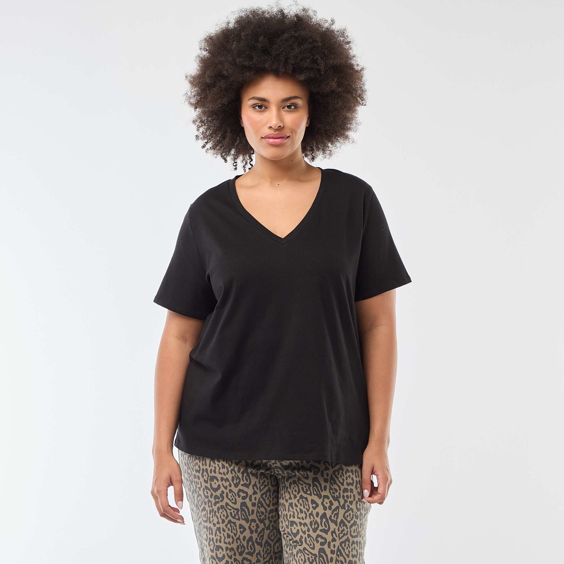 Basic V-neck Short-Sleeve T-shirt BLACK