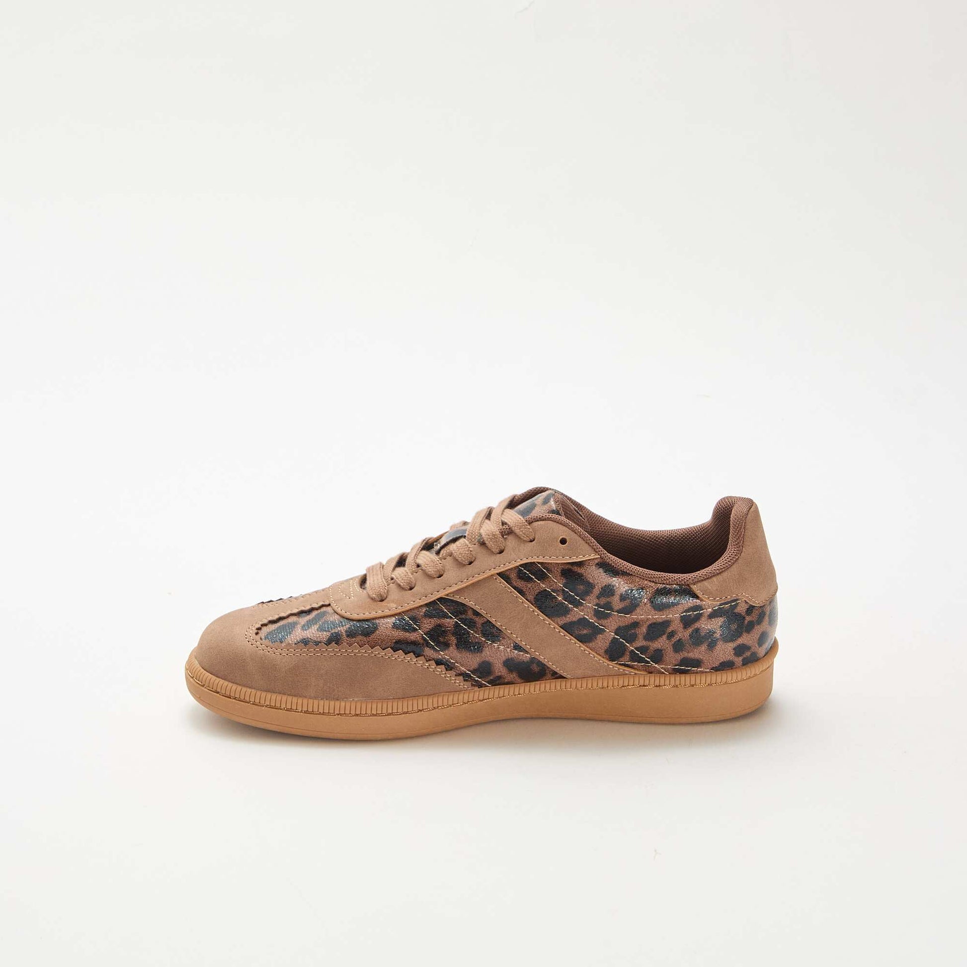 Contrast Panel Low-Top Sneakers BROWN