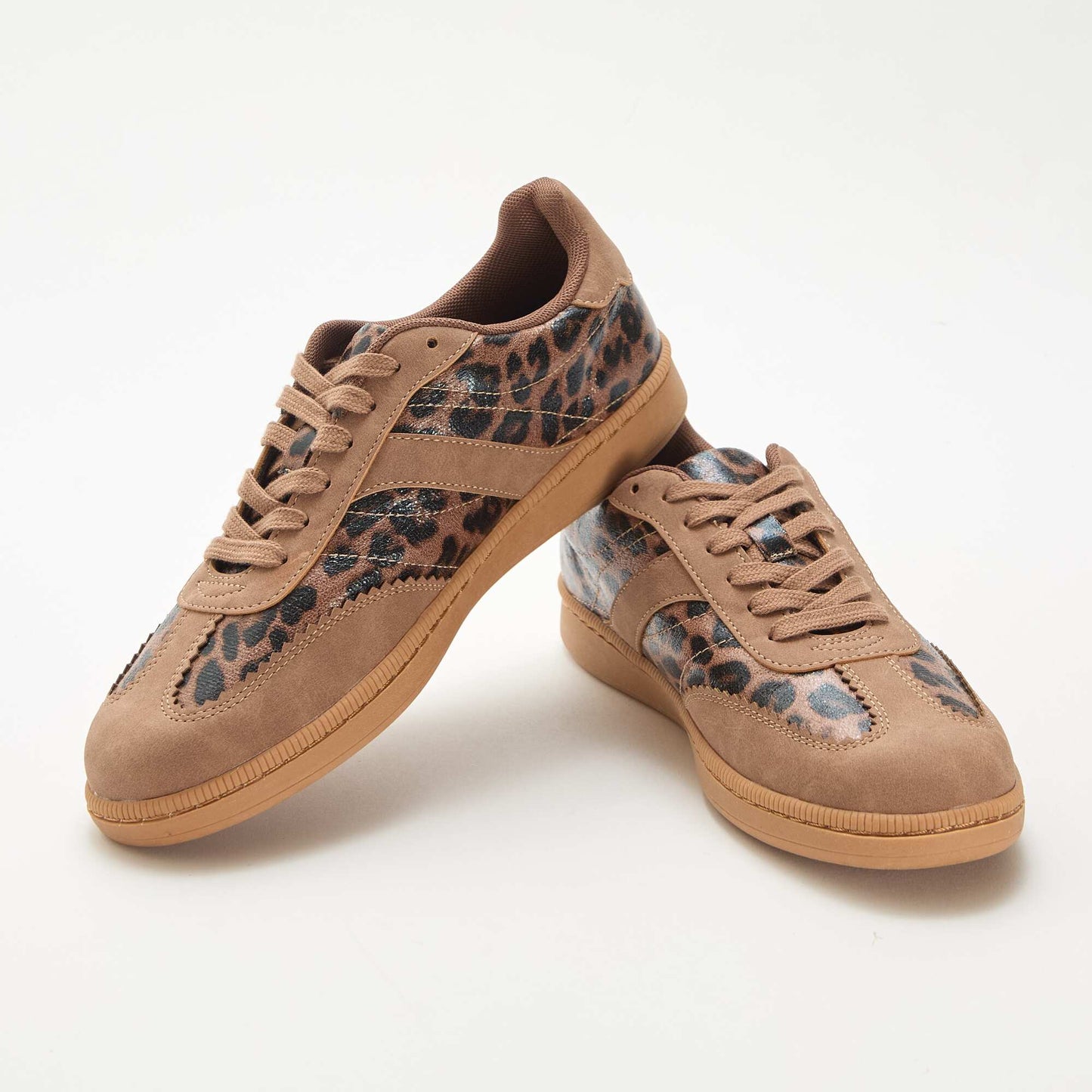 Contrast Panel Low-Top Sneakers BROWN