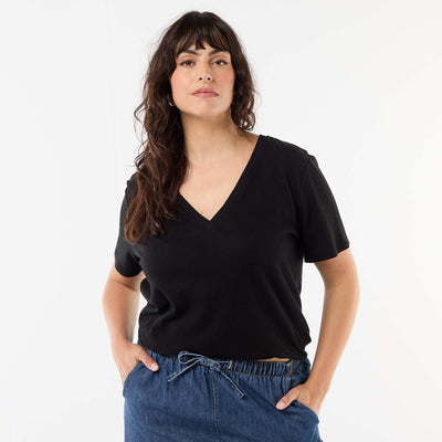 Basic V-Neck Short-Sleeve T-Shirt BLACK