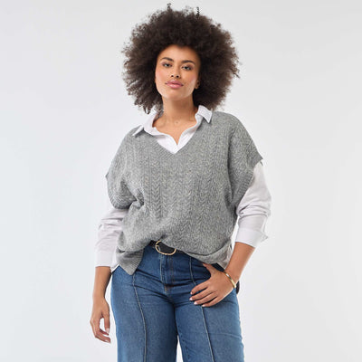 Cable Knit Sleeveless Sweater in Chunky Knit GREY