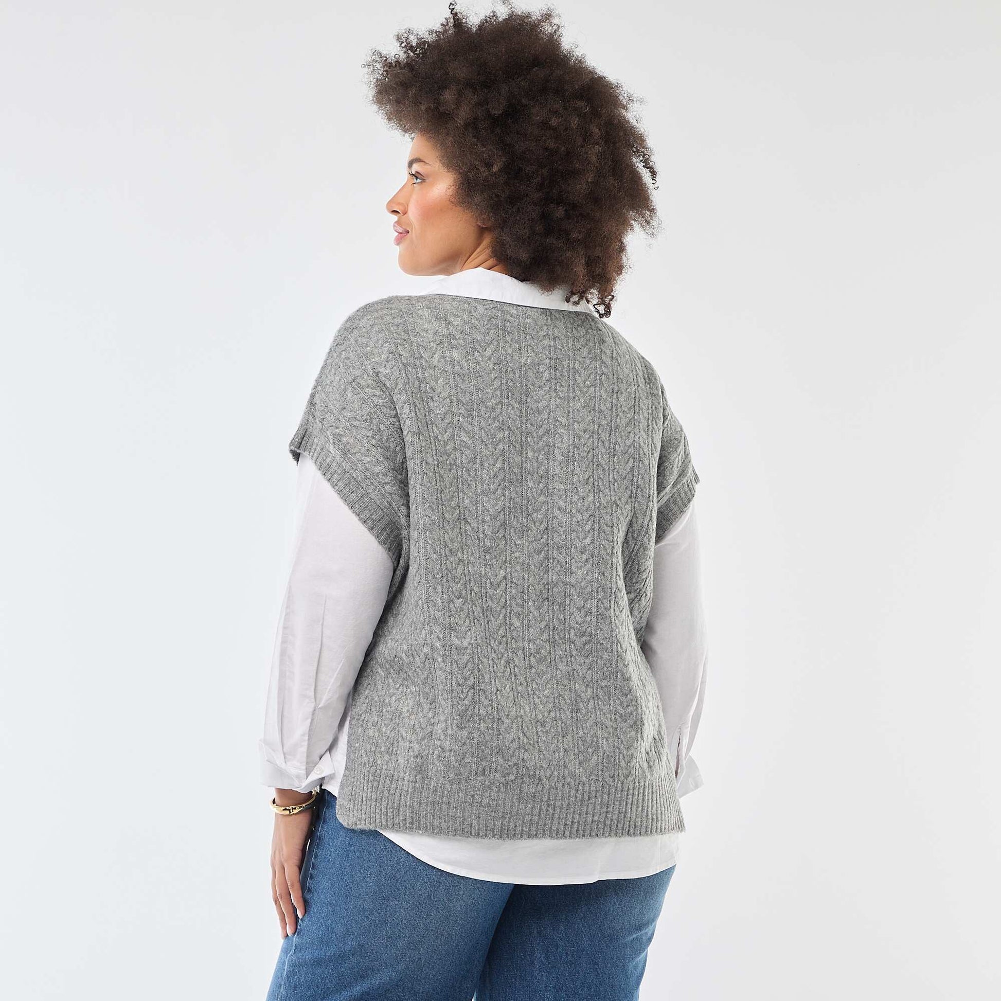 Cable Knit Sleeveless Sweater in Chunky Knit GREY