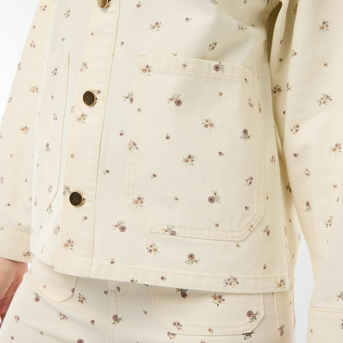 Short Denim Jacket with 2 Patch Pockets WHITE