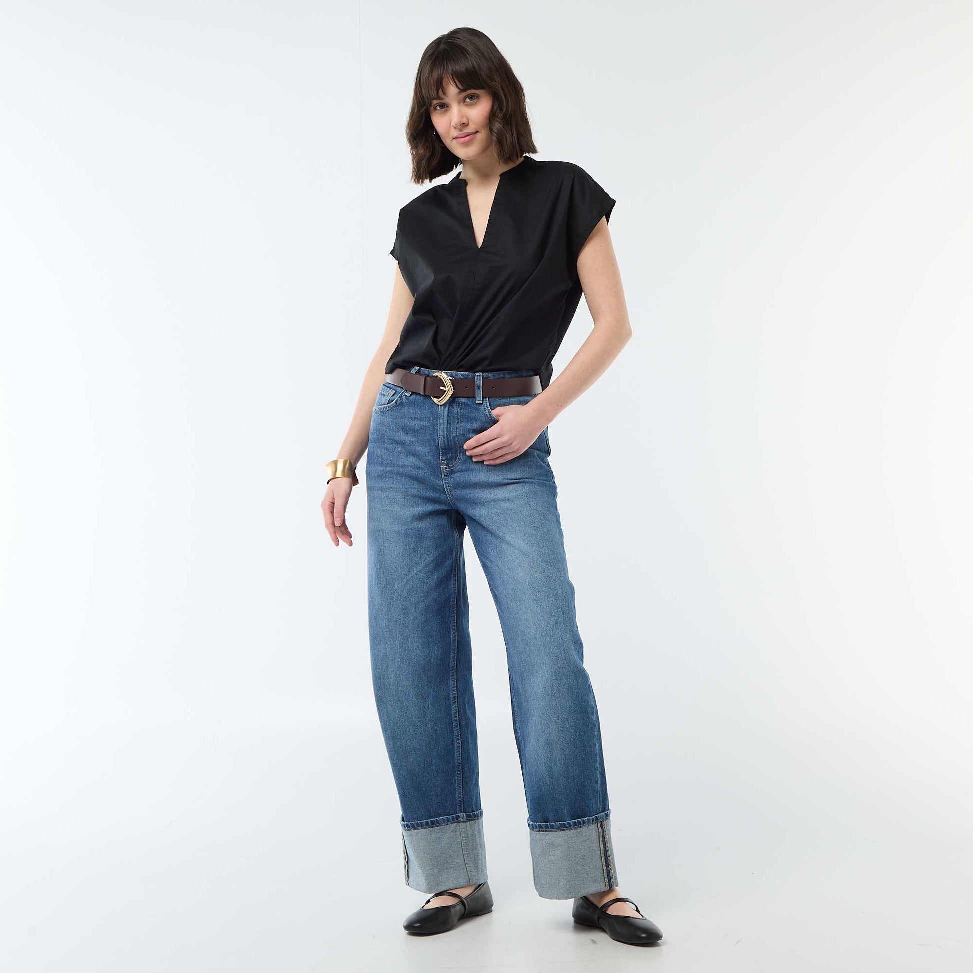 Short-Sleeved V-Neck Blouse BLACK