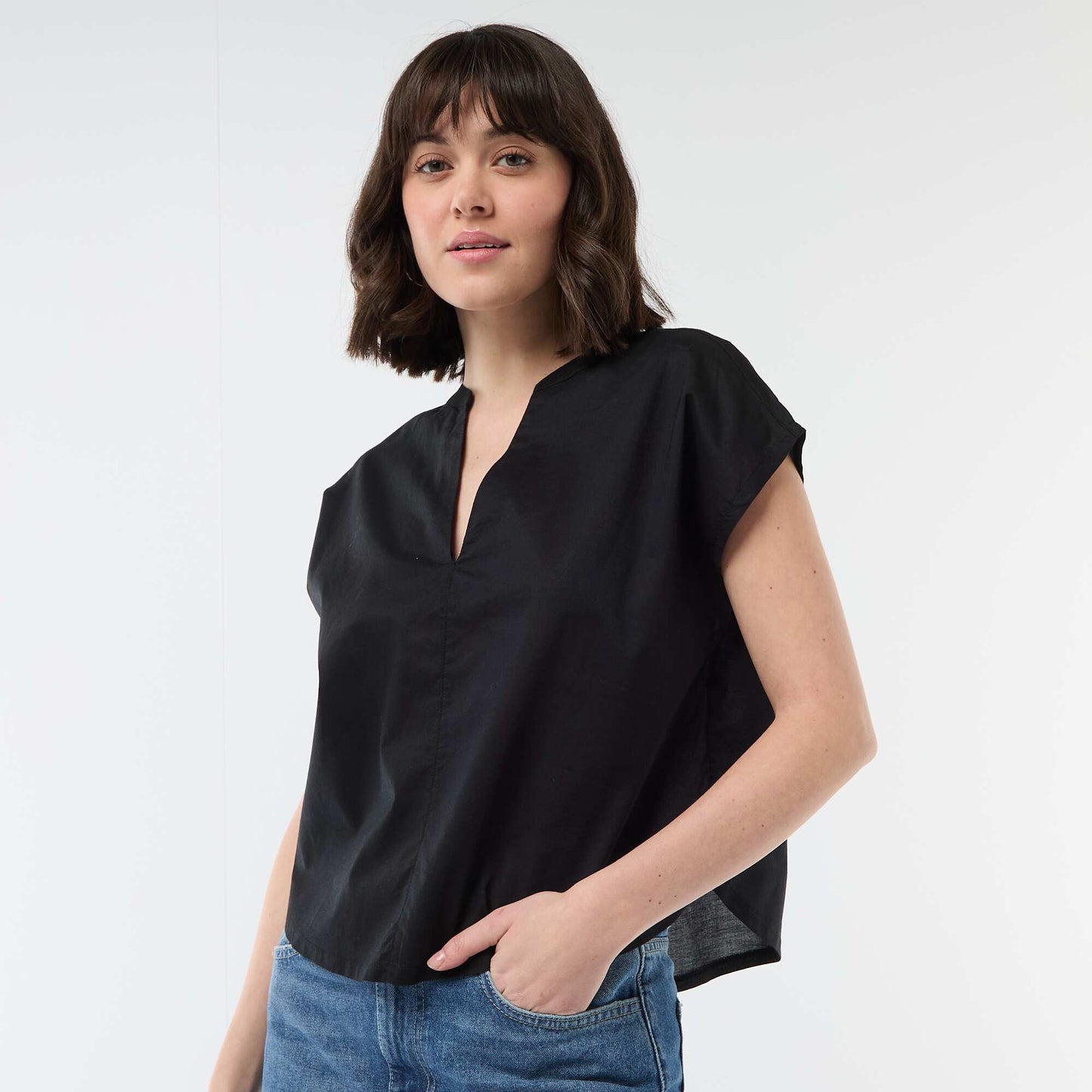 Short-Sleeved V-Neck Blouse BLACK