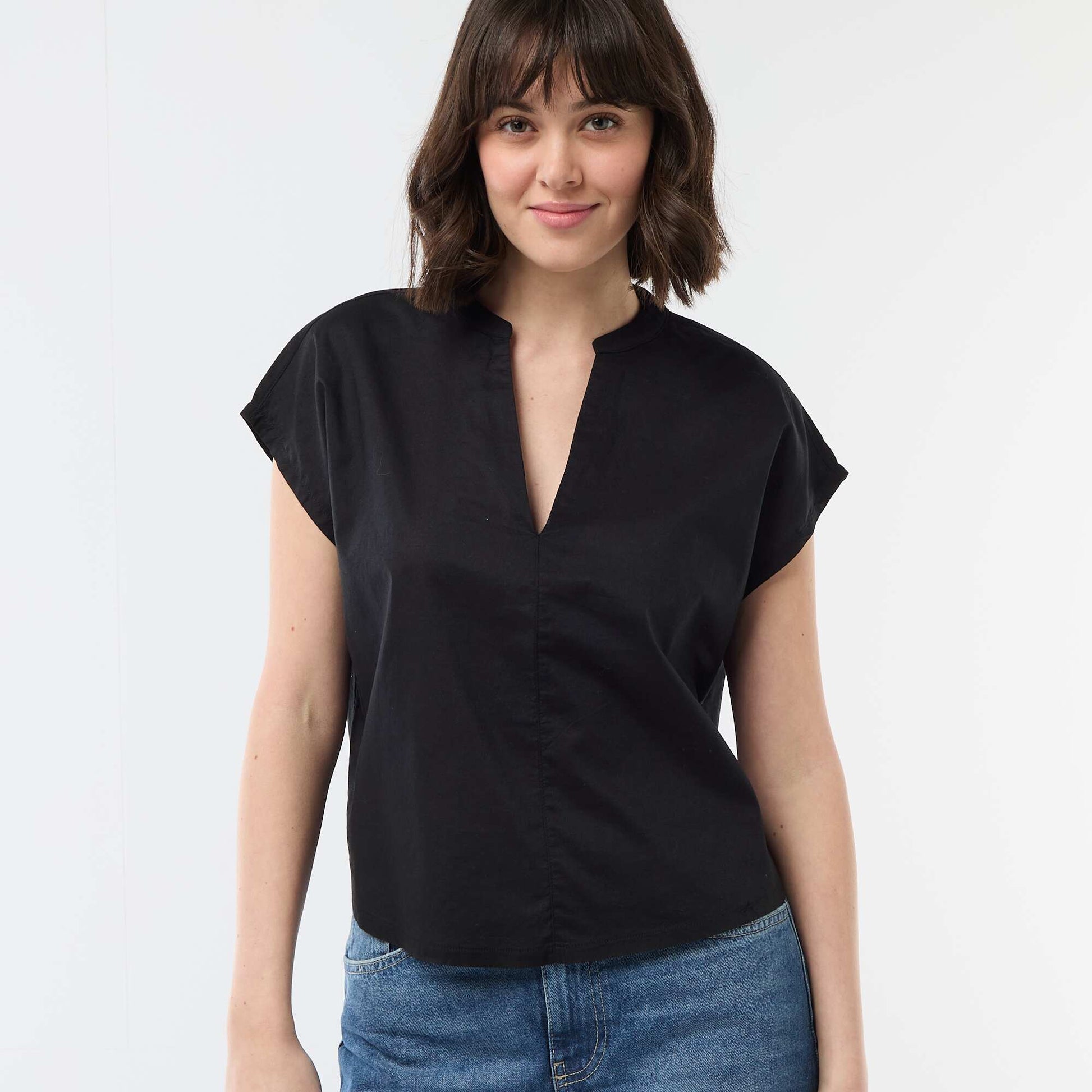 Short-Sleeved V-Neck Blouse BLACK