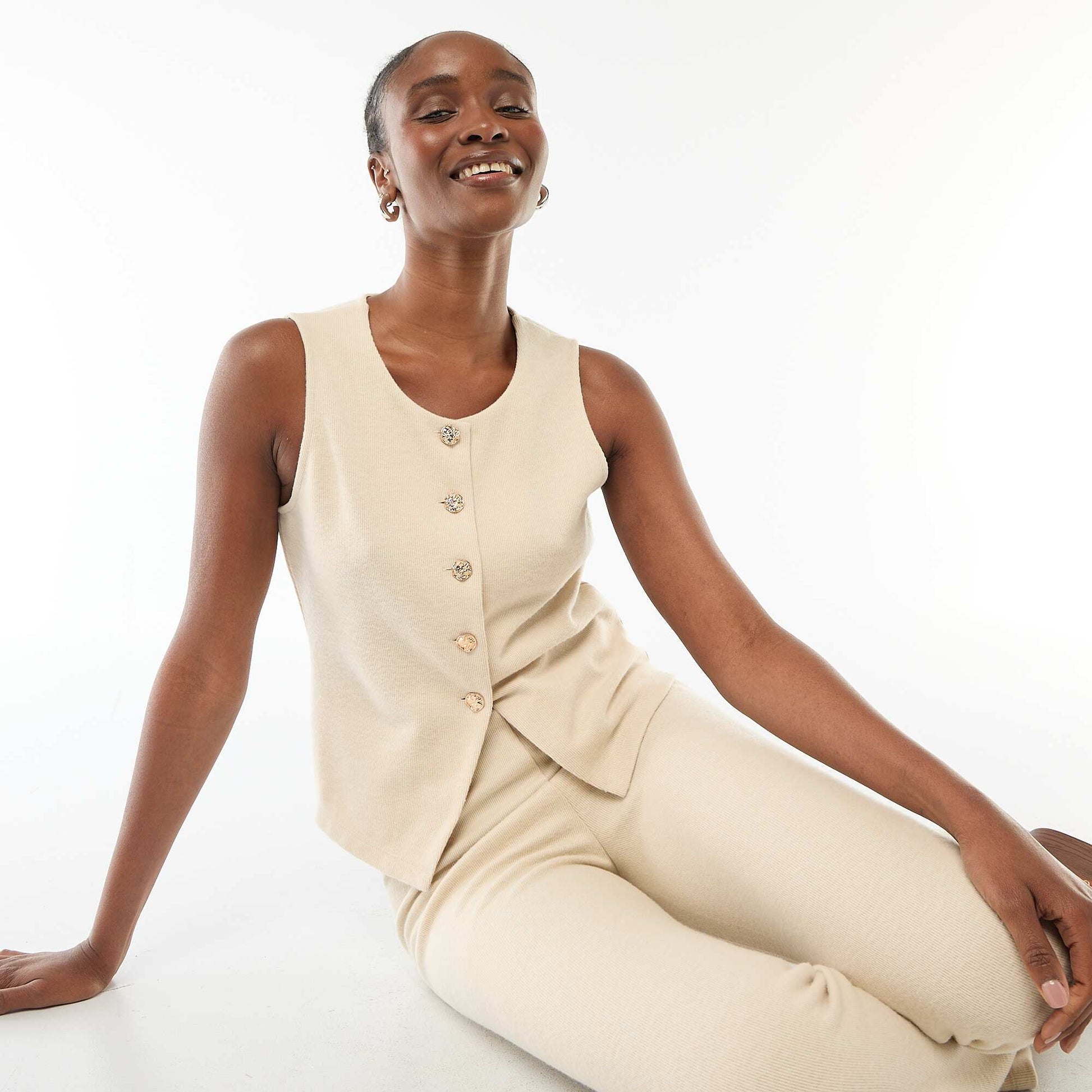 Sleeveless Knit Top with Button Detail BEIGE