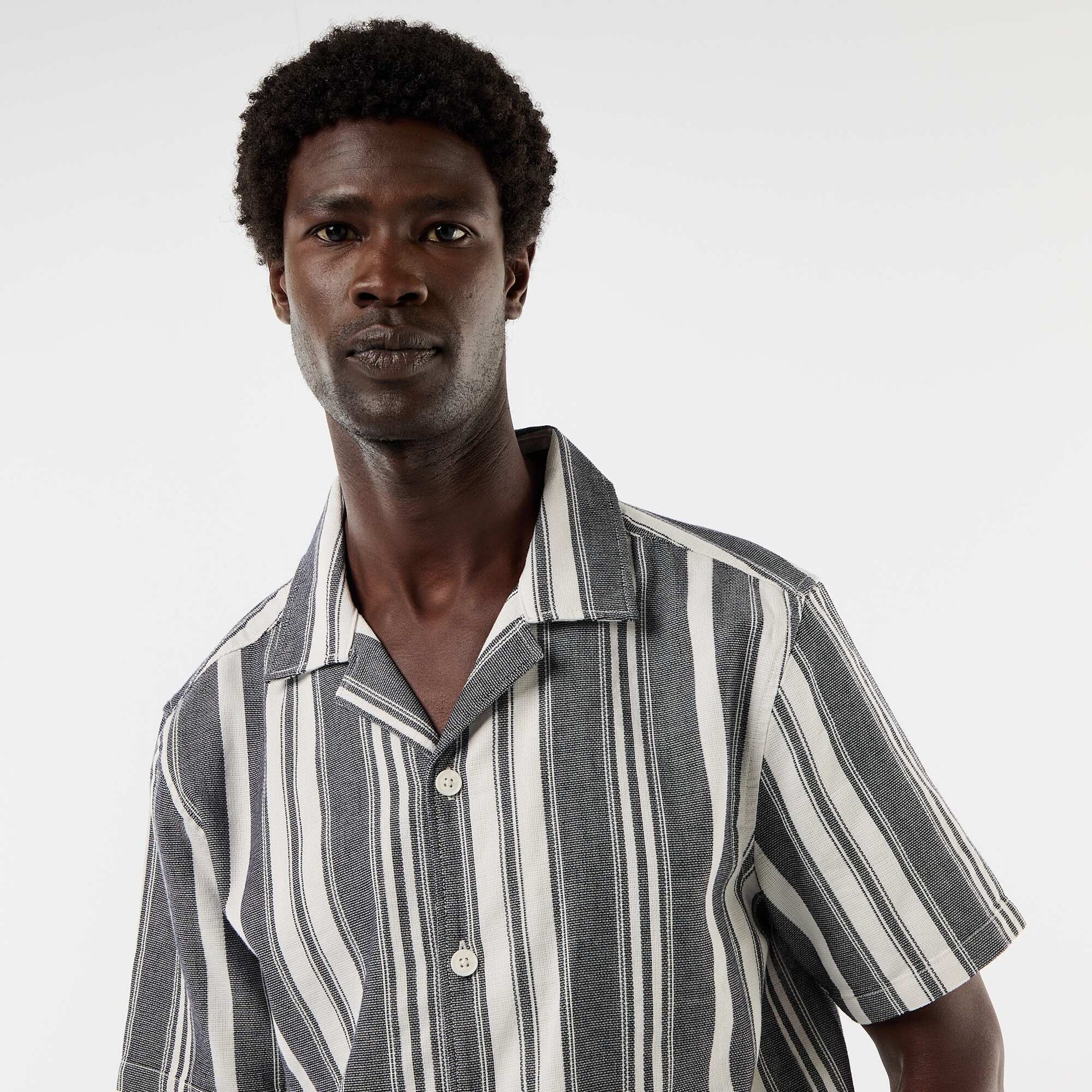 Short-Sleeved Striped Shirt BLACK