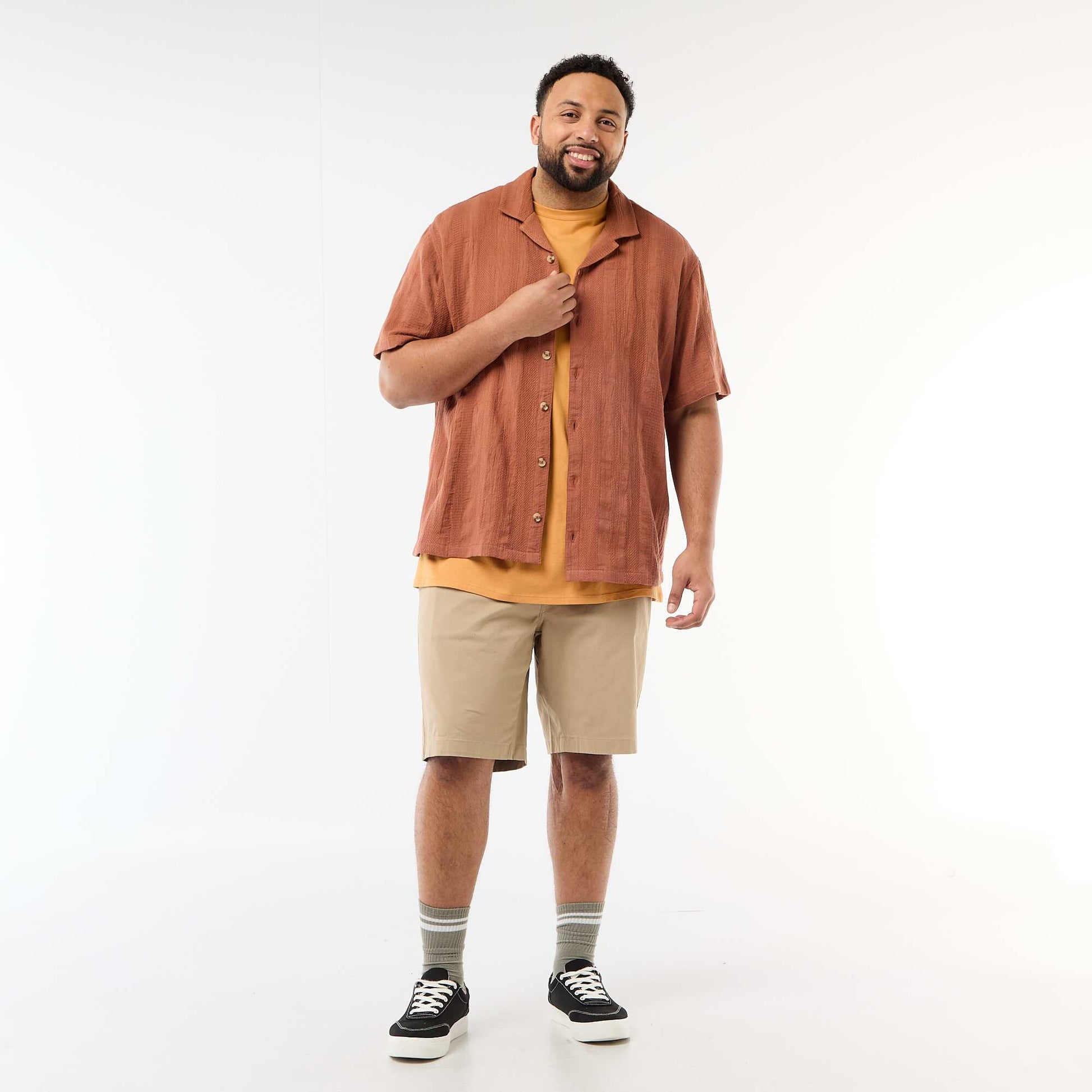 Short-Sleeved Patterned Knit Shirt BROWN