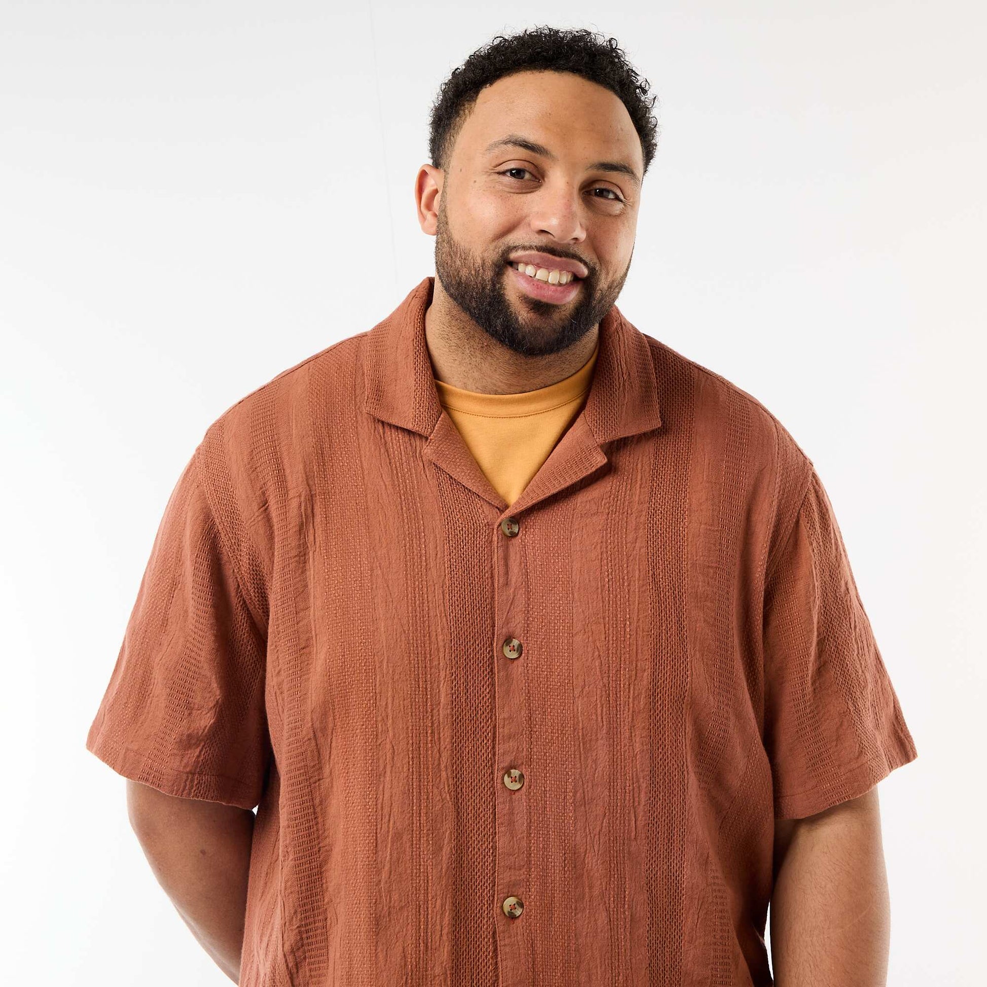 Short-Sleeved Patterned Knit Shirt BROWN