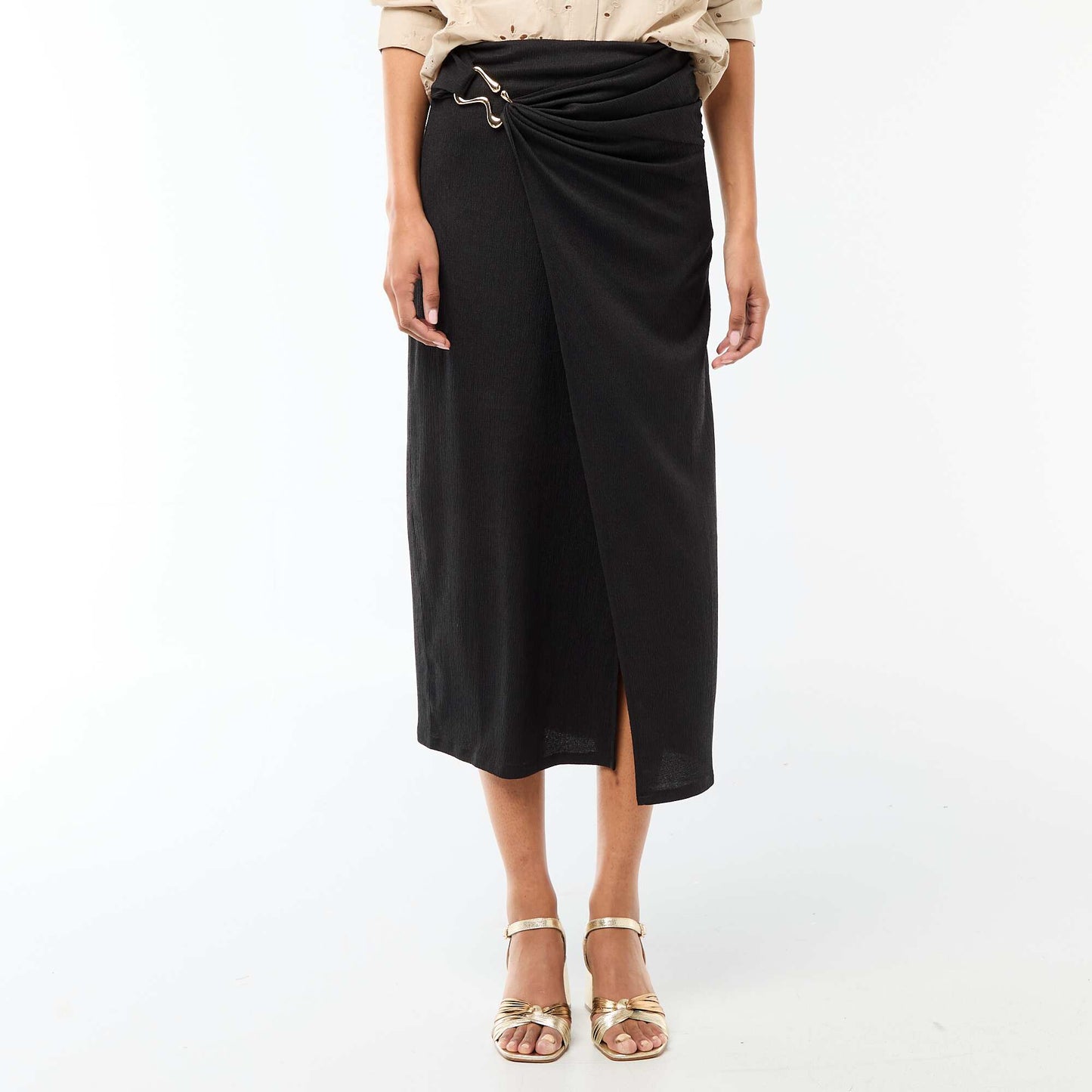 Long skirt with gold buckle at the waist BLACK