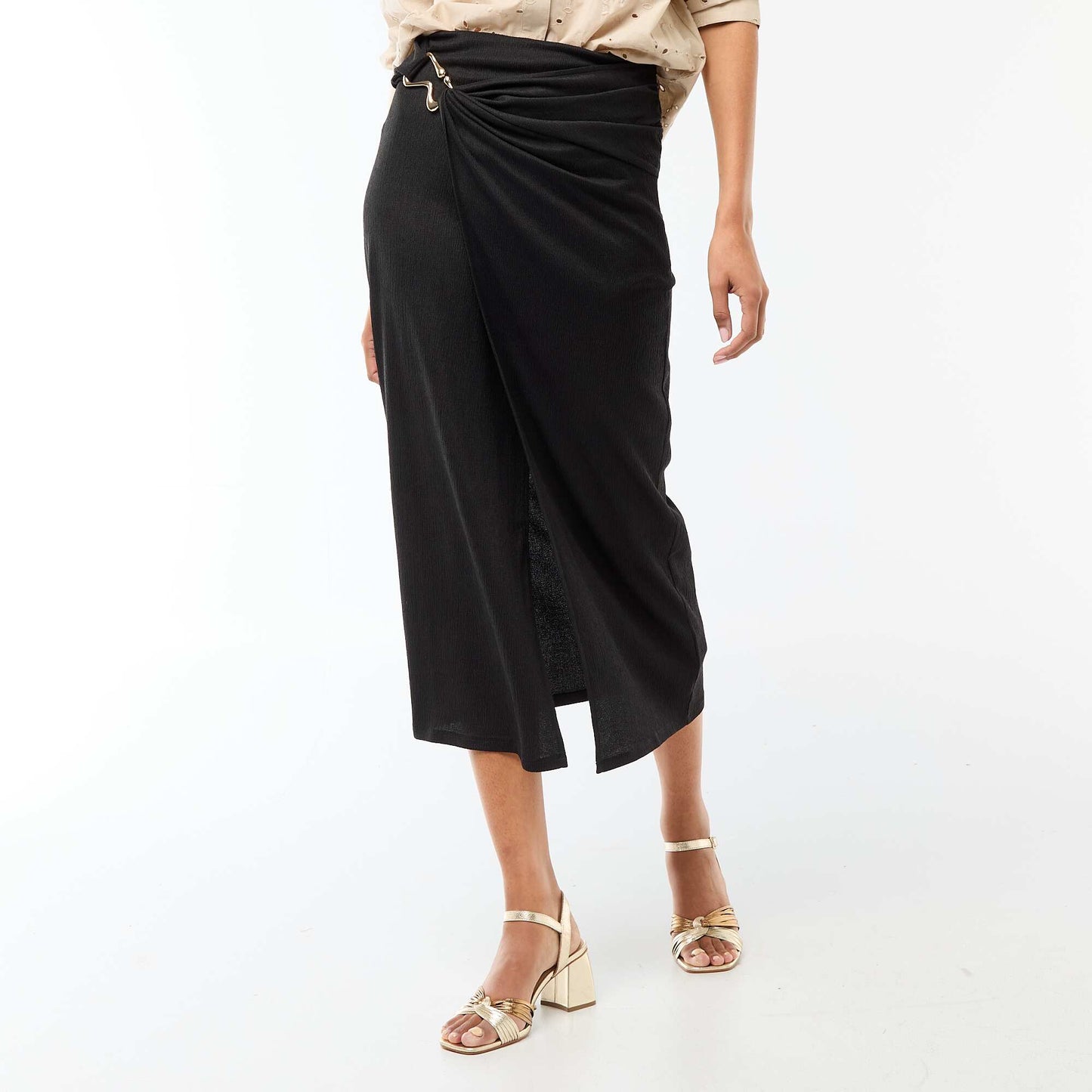 Long skirt with gold buckle at the waist BLACK