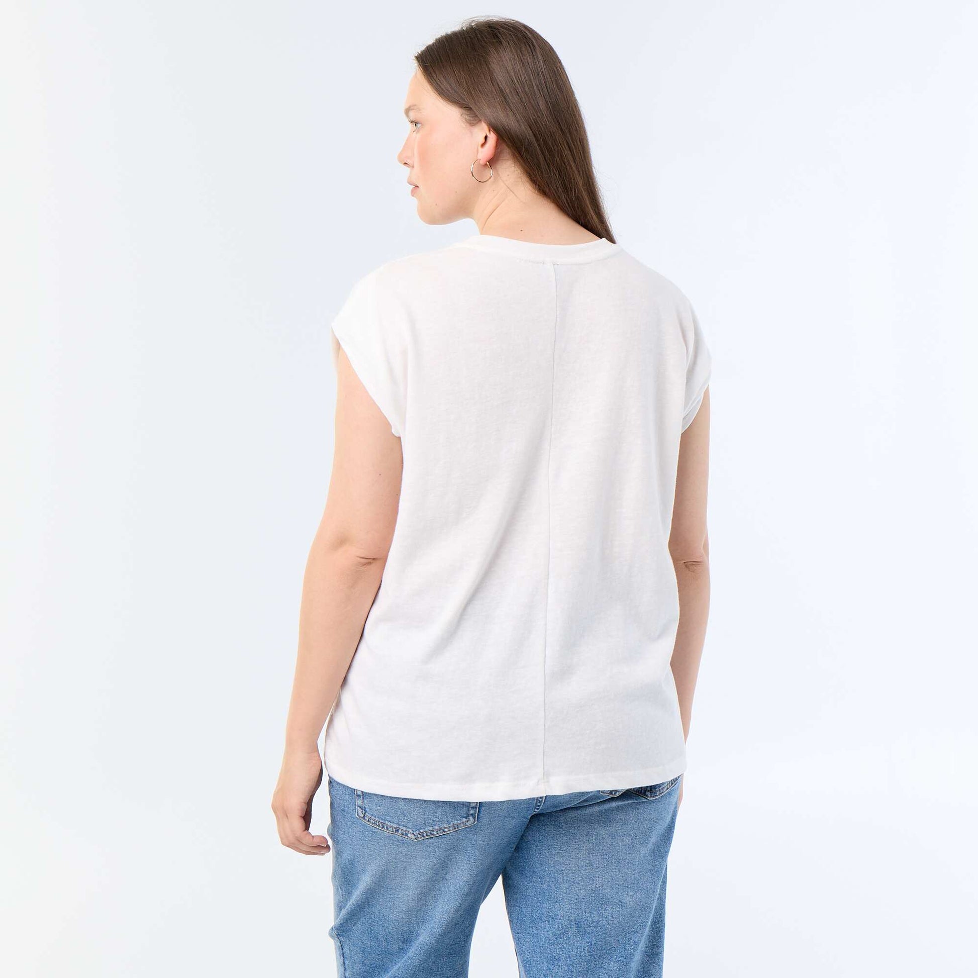 Sleeveless jersey t-shirt with small chest embroidery BEIGE