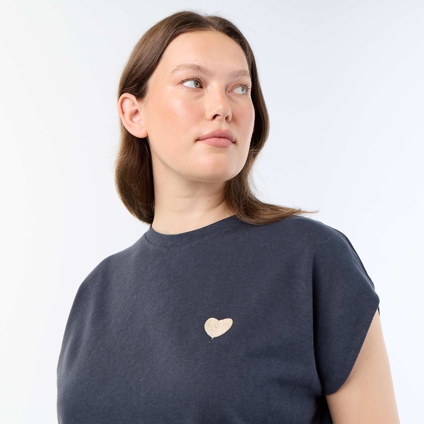 Sleeveless jersey t-shirt with small chest embroidery BLUE