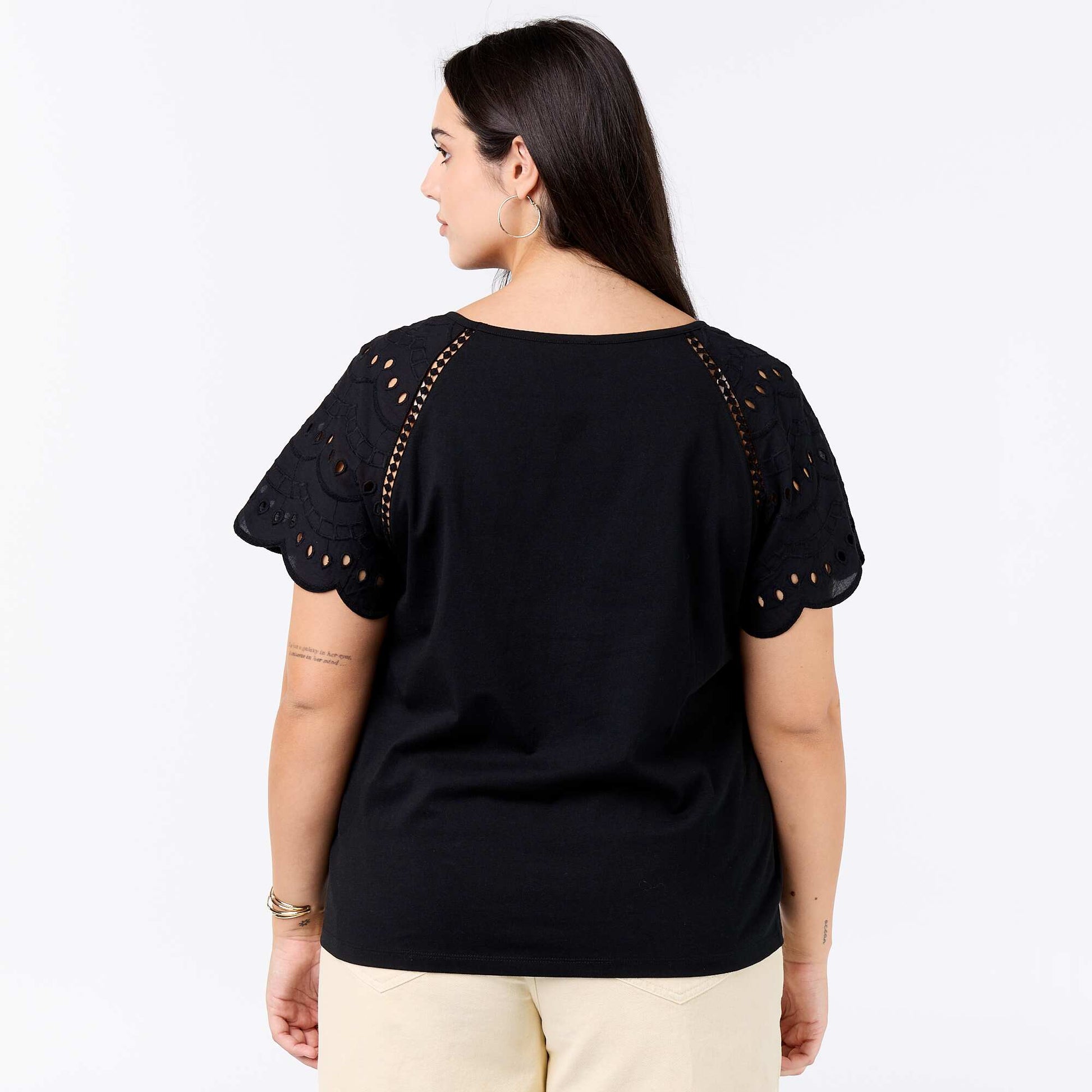 Plain t-shirt with embroidery on the sleeves BLACK