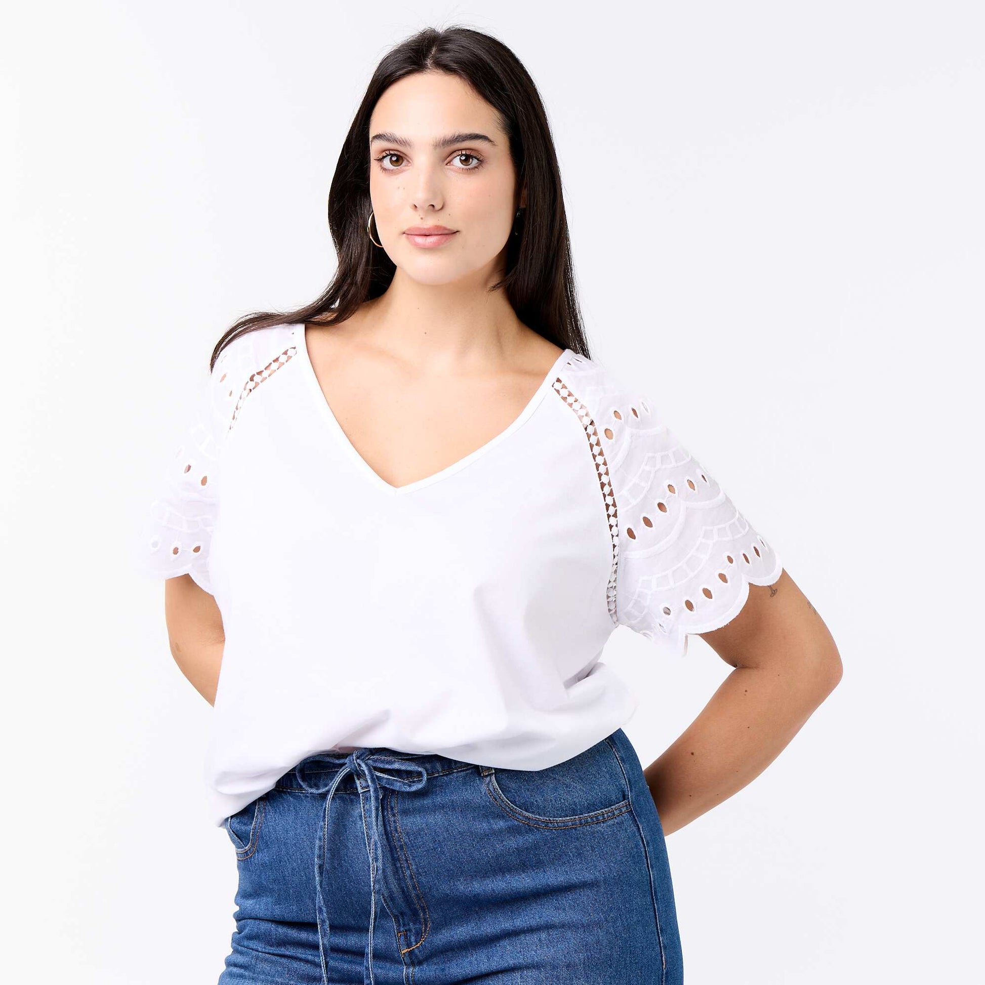 Plain t-shirt with embroidery on the sleeves WHITE