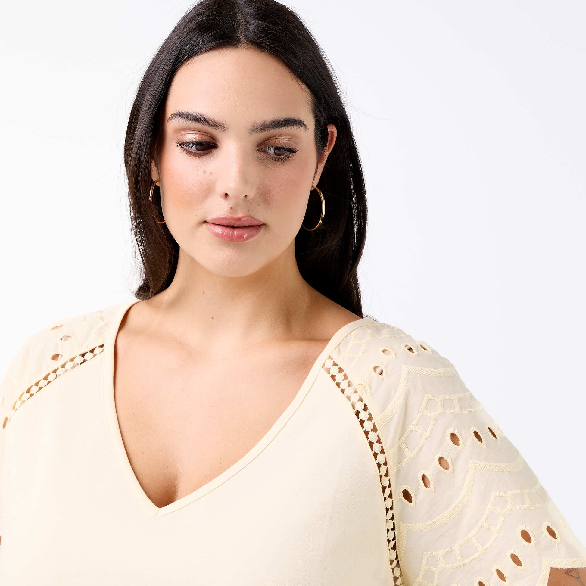 Plain t-shirt with embroidery on the sleeves BEIGE