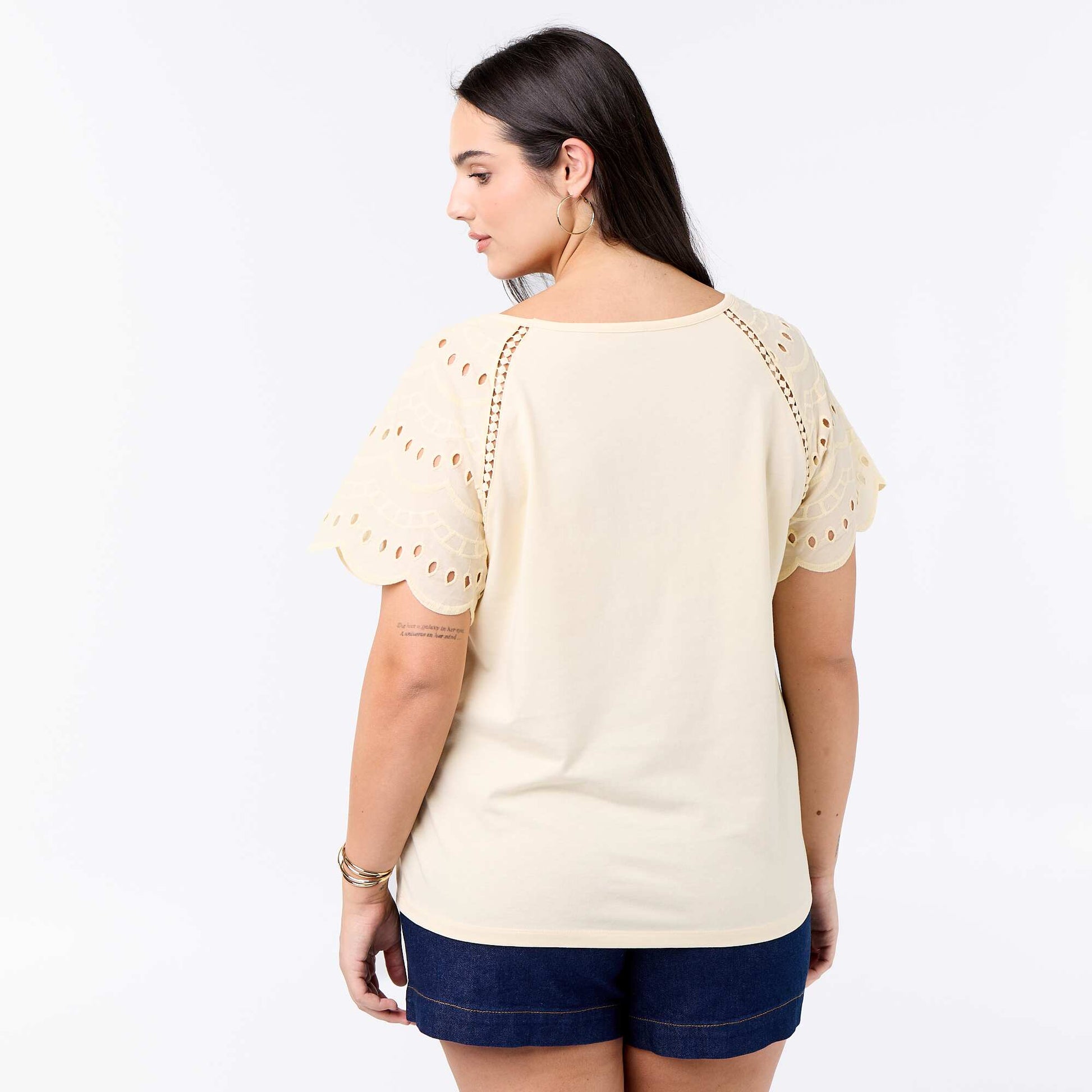 Plain t-shirt with embroidery on the sleeves BEIGE
