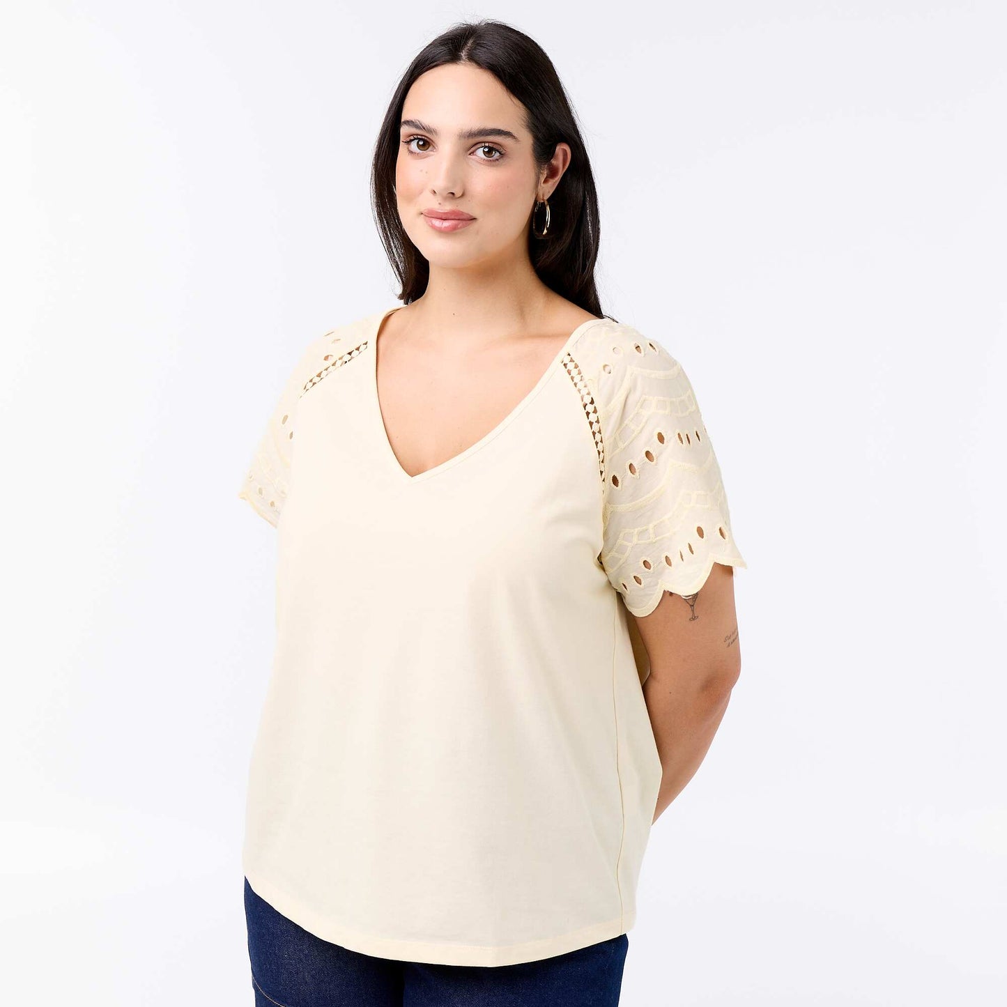 Plain t-shirt with embroidery on the sleeves BEIGE