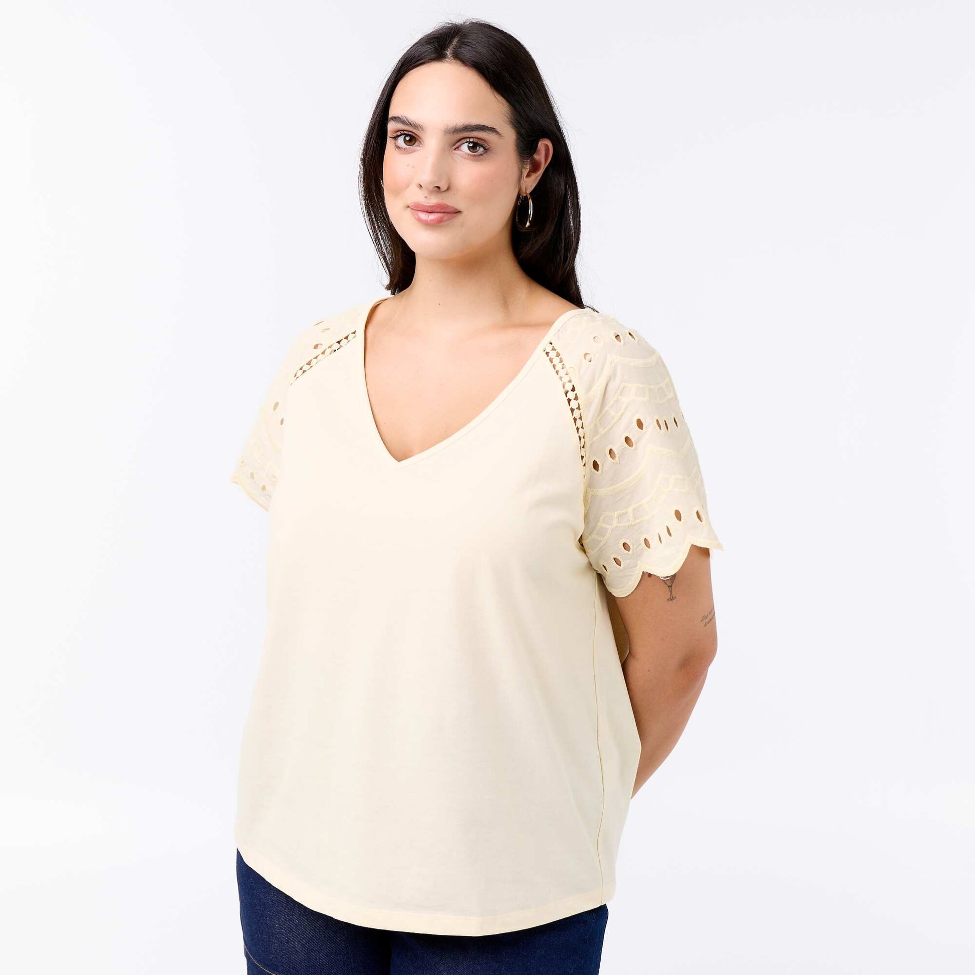 Plain t-shirt with embroidery on the sleeves BEIGE