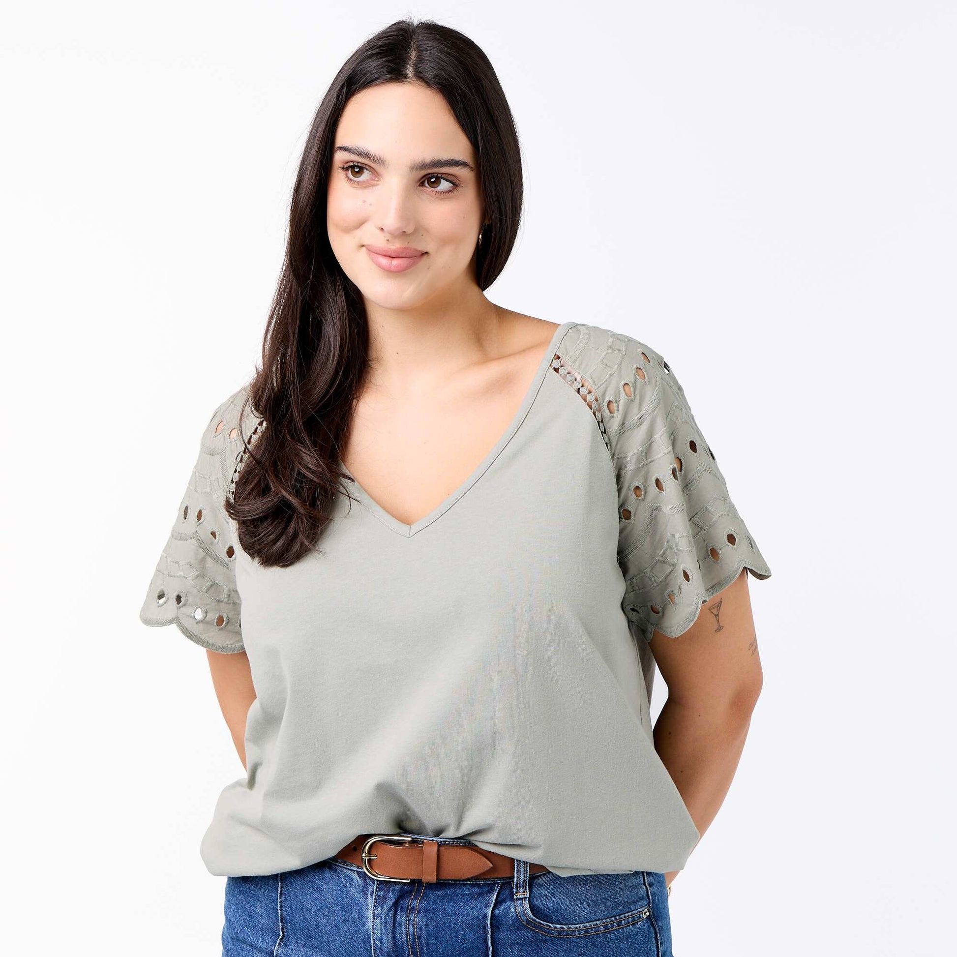 Plain t-shirt with embroidery on the sleeves GREEN