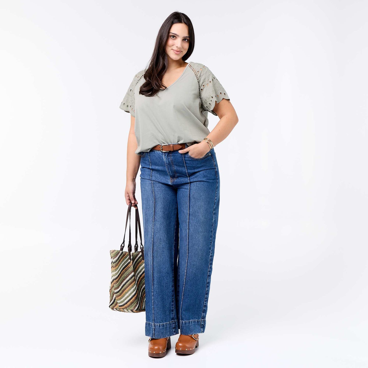 Plain t-shirt with embroidery on the sleeves GREEN