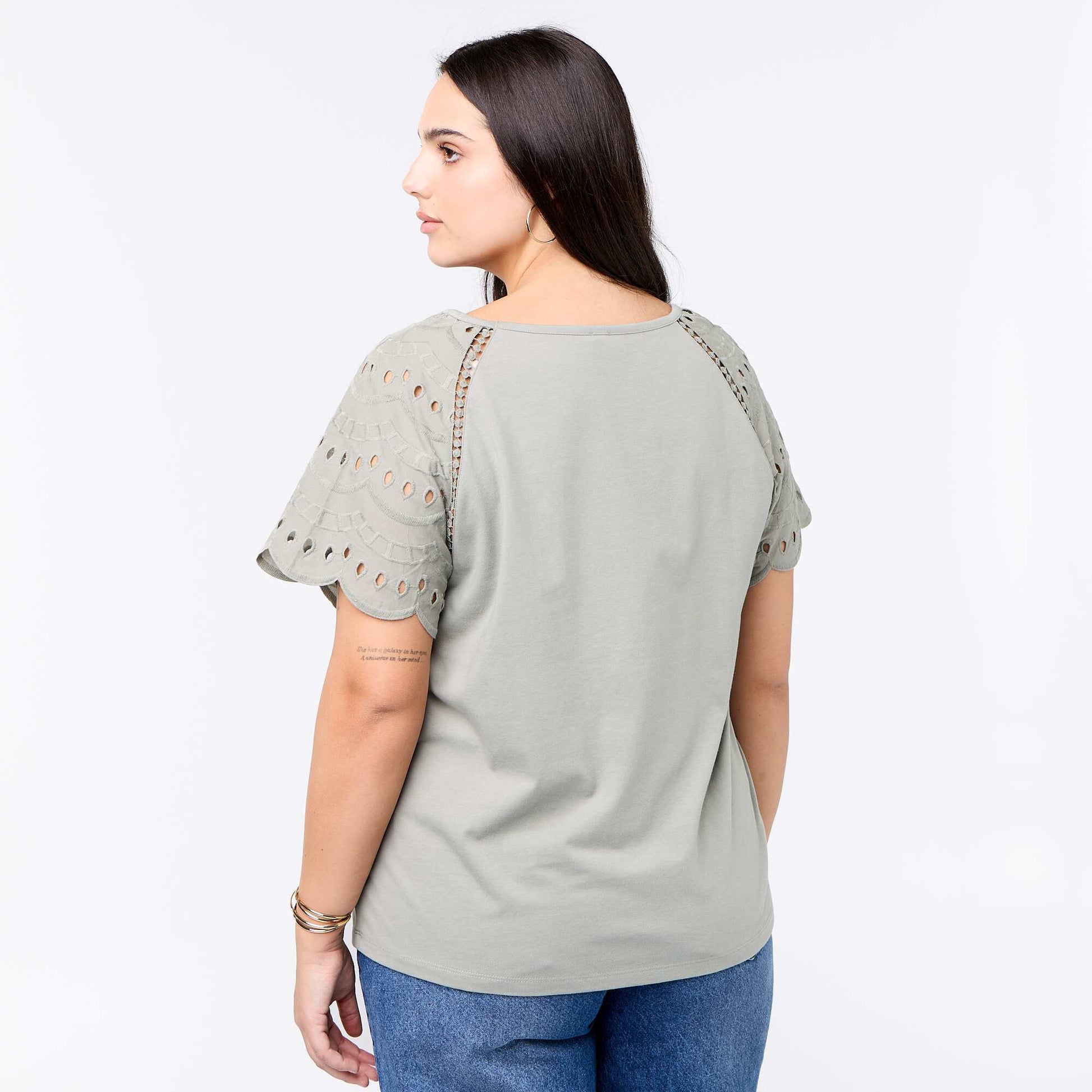 Plain t-shirt with embroidery on the sleeves GREEN