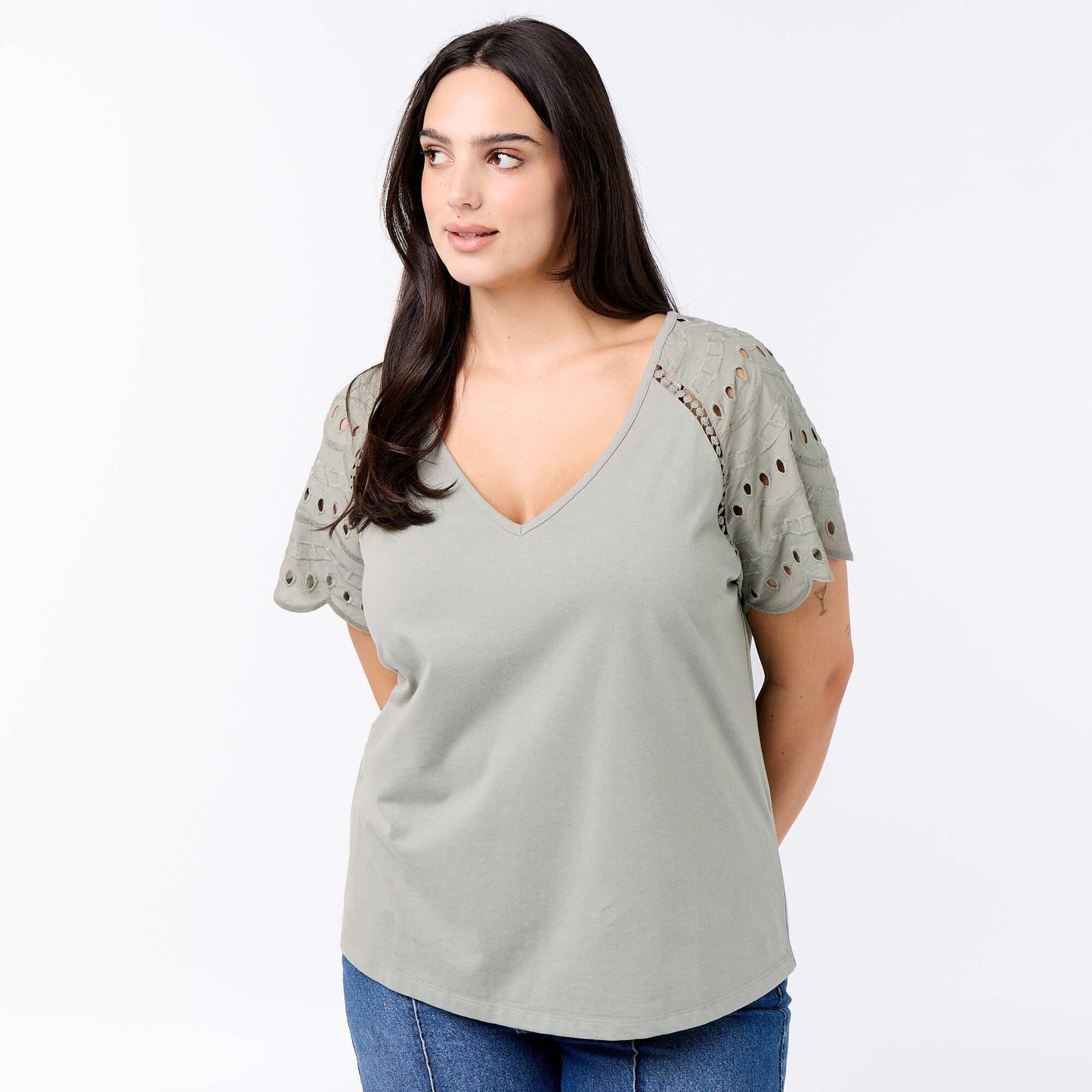 Plain t-shirt with embroidery on the sleeves GREEN