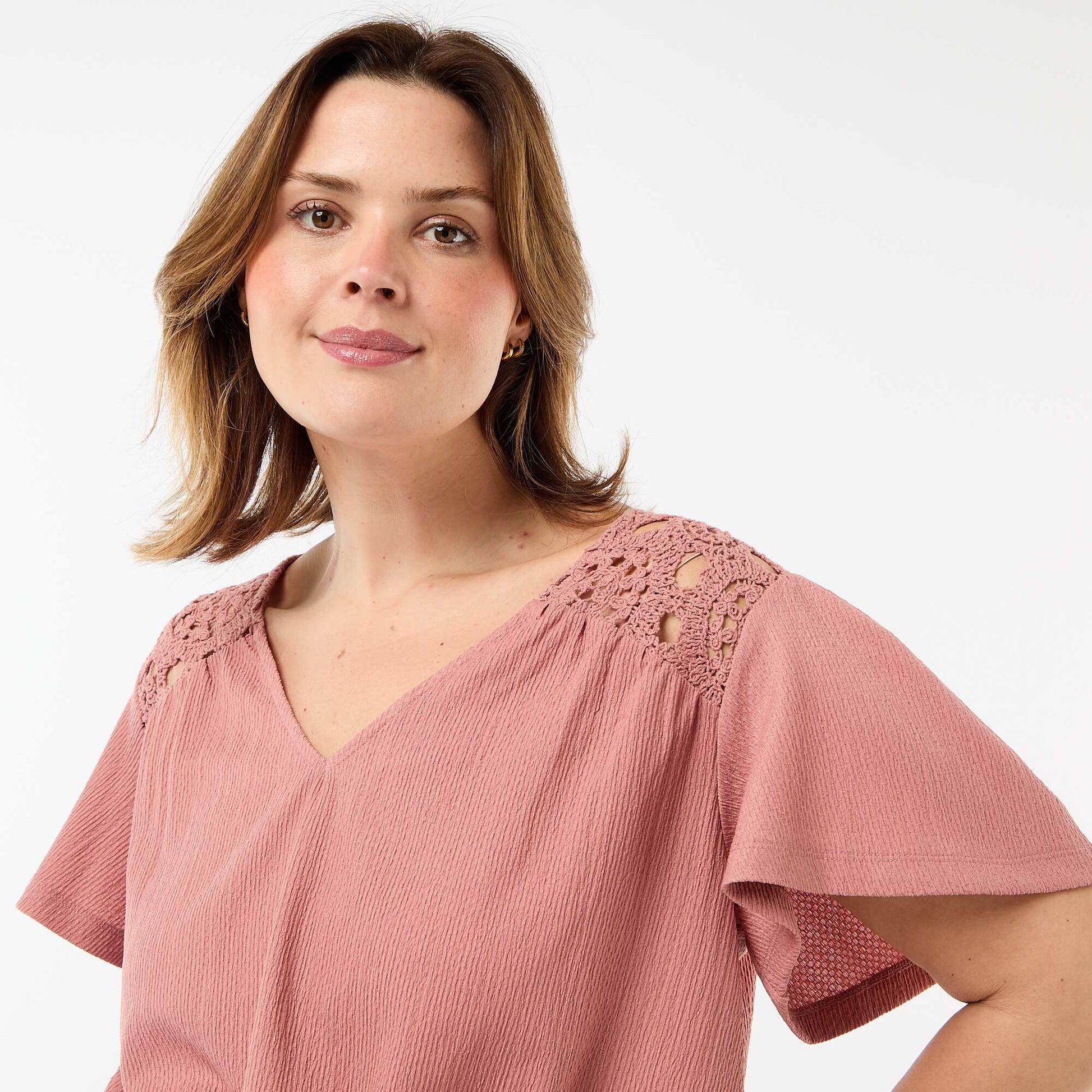 Crepe Knit Tee with Macrame Details PINK