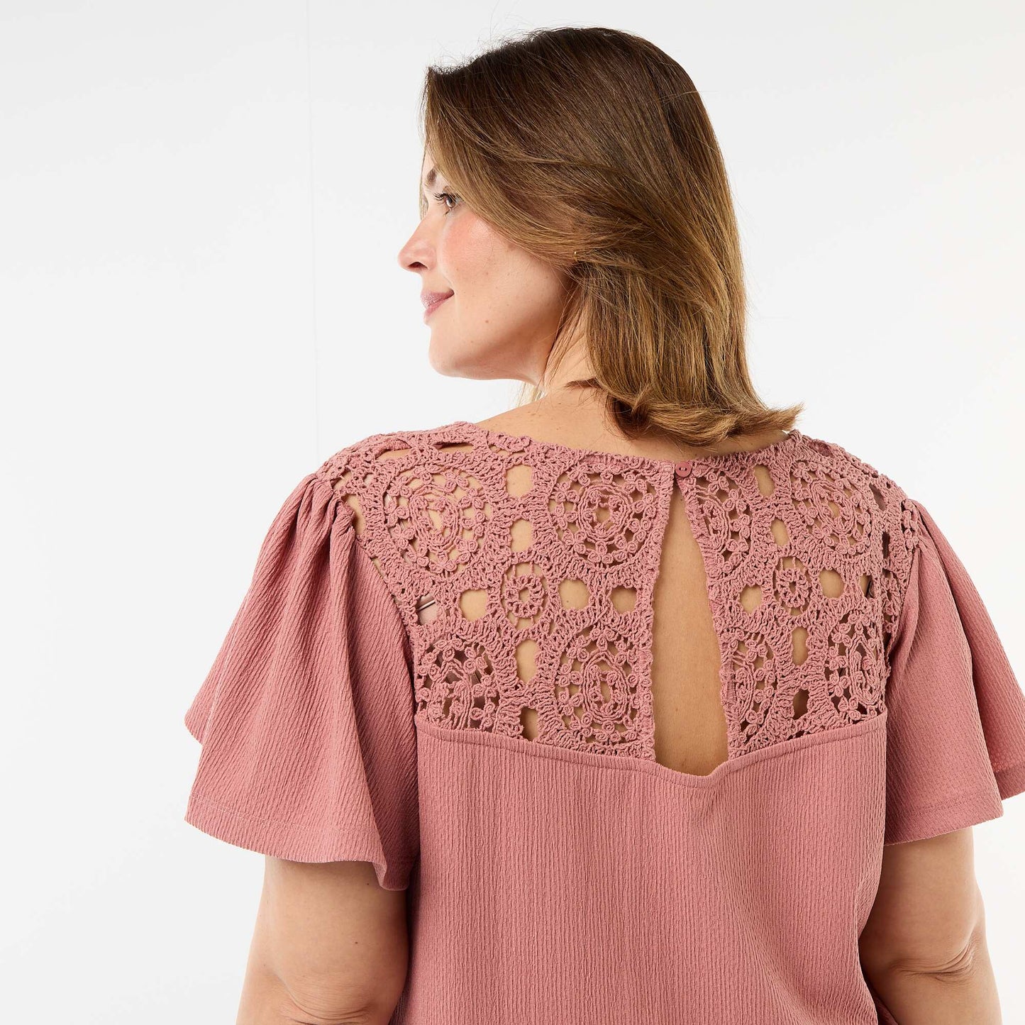 Crepe Knit Tee with Macrame Details PINK