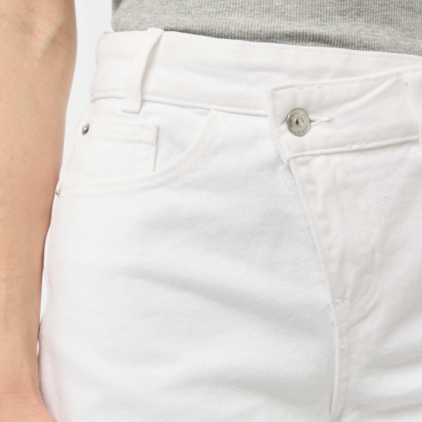High-Waisted Denim Shorts WHITE