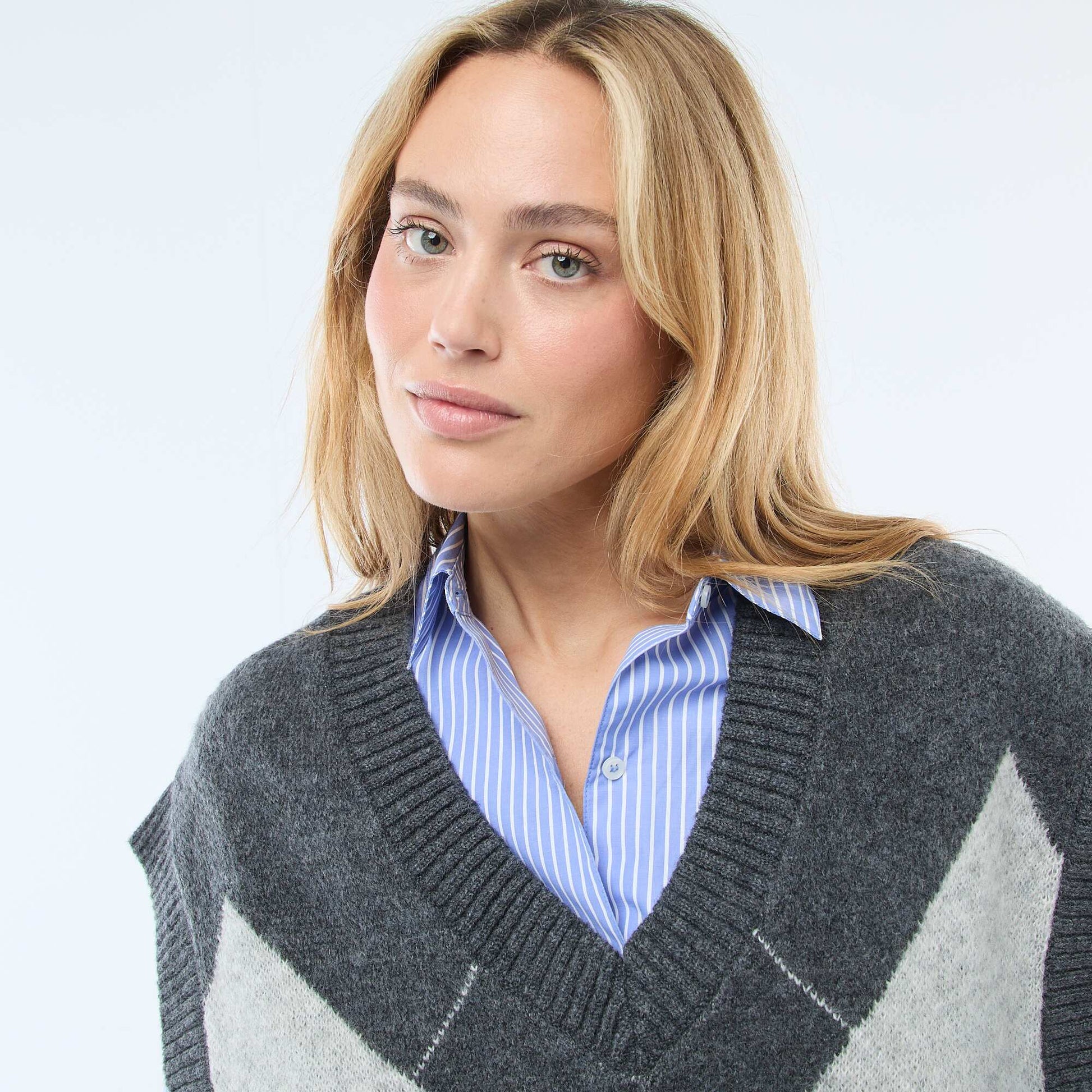 Sleeveless Diamond Pattern Sweater GREY
