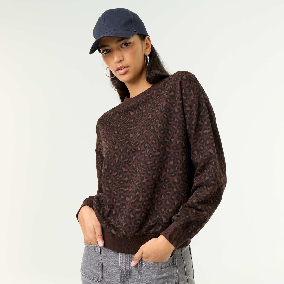 Crew neck sweatshirt with front print BROWN