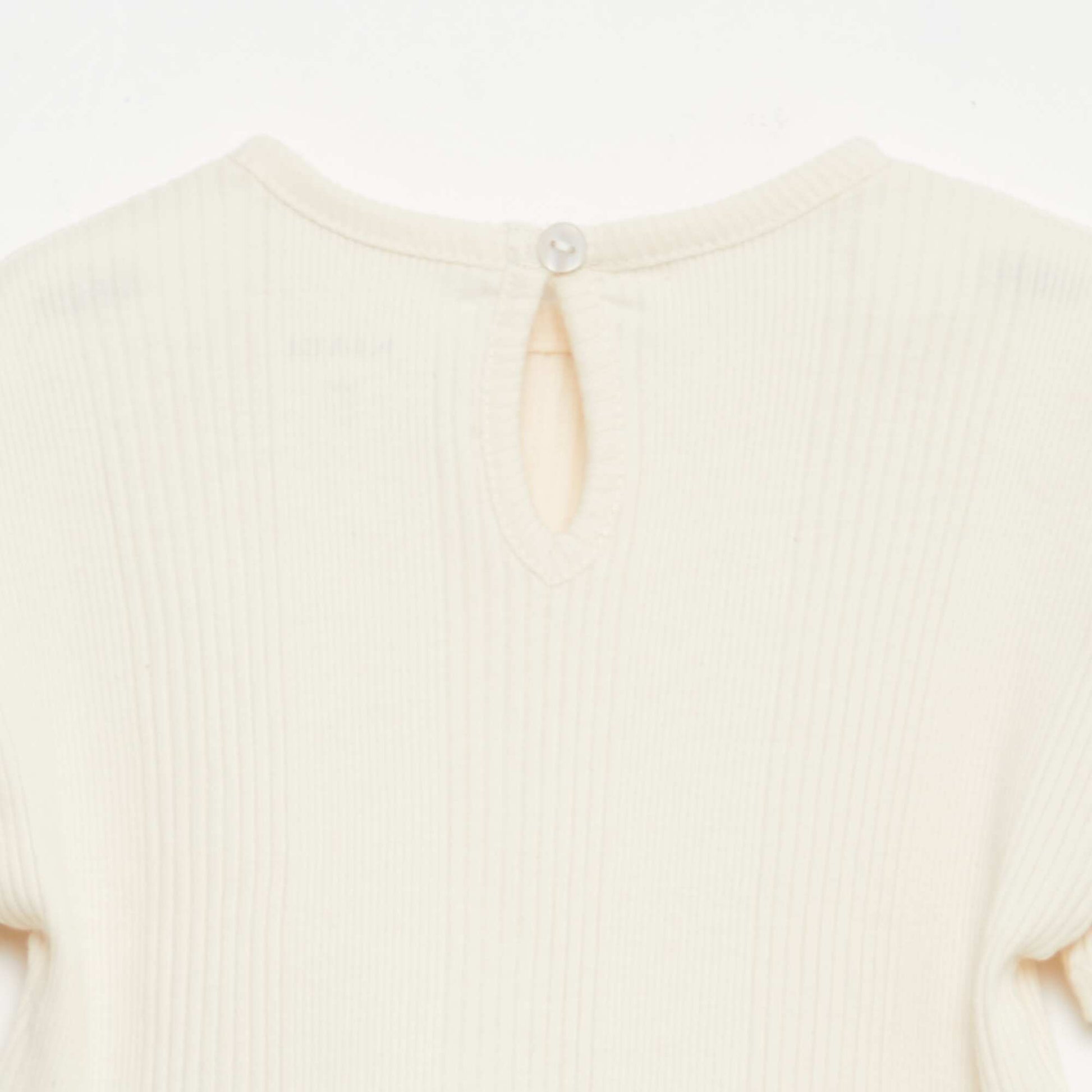 Ribbed T-shirt with ruffled edges BEIGE