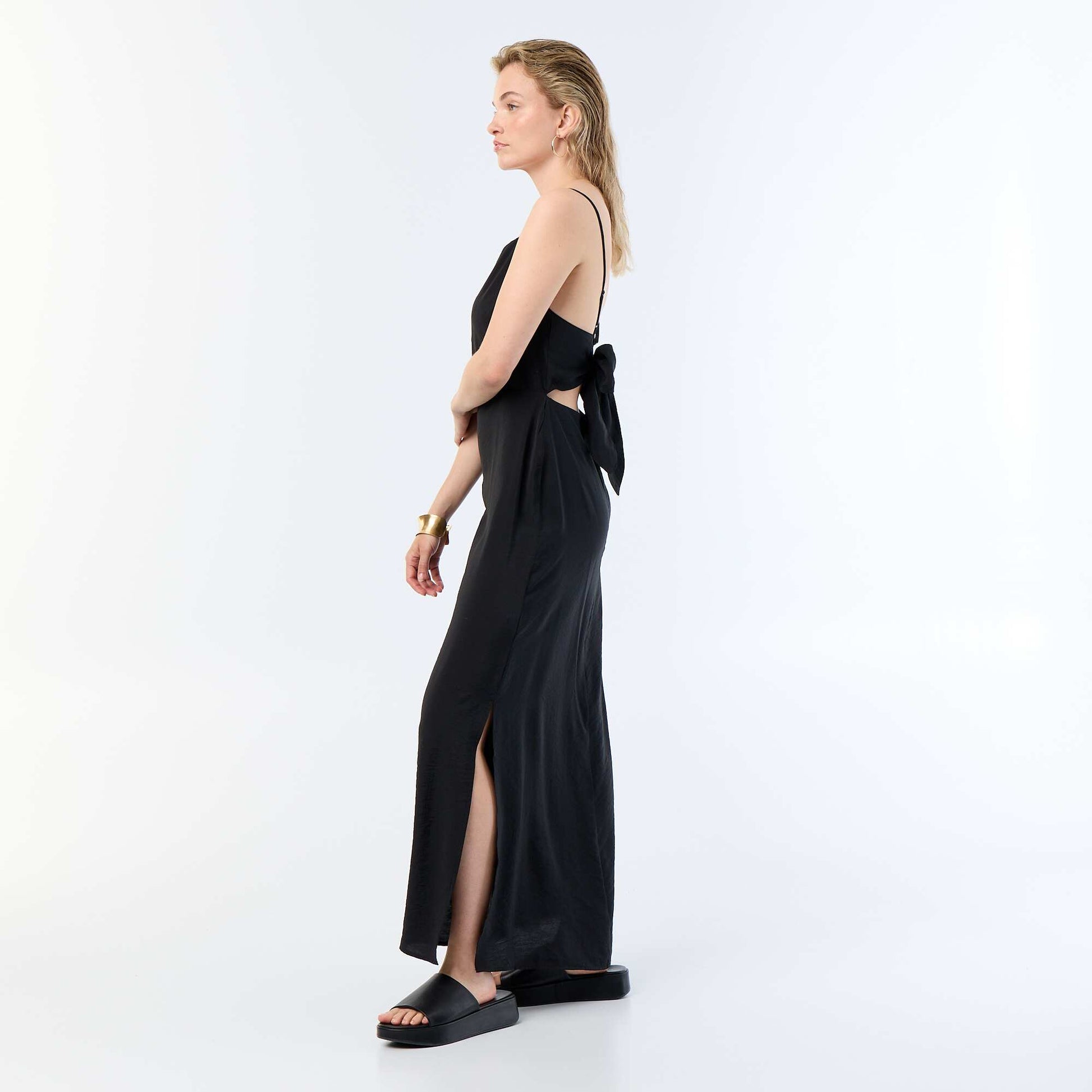 Long satin-effect dress with thin straps BLACK