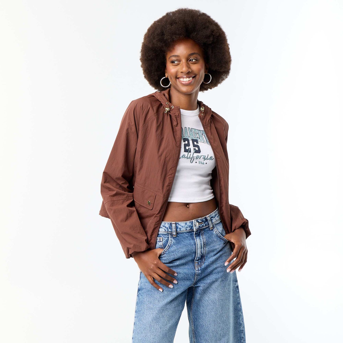 Windbreaker jacket with hood and flap pockets BROWN