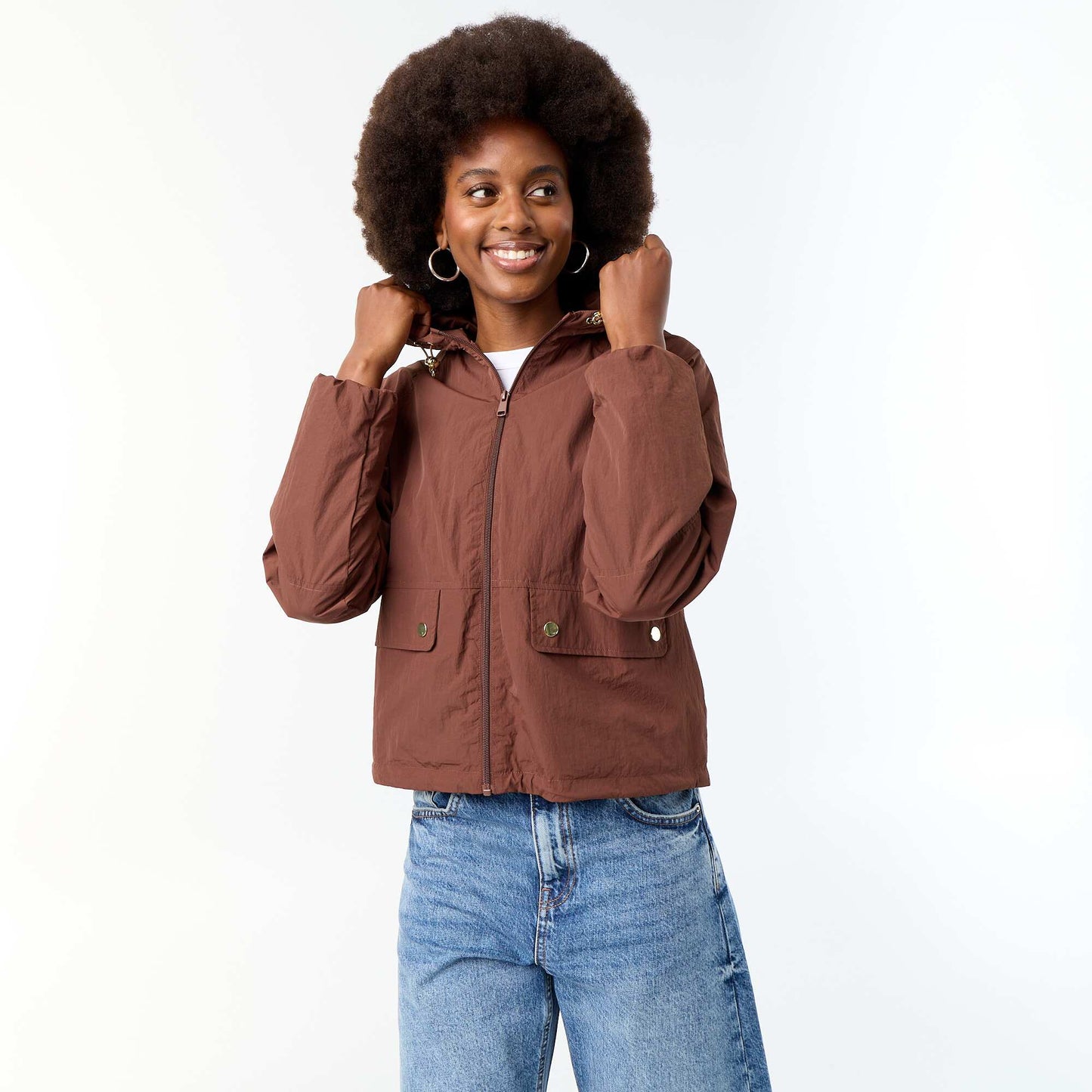 Windbreaker jacket with hood and flap pockets BROWN